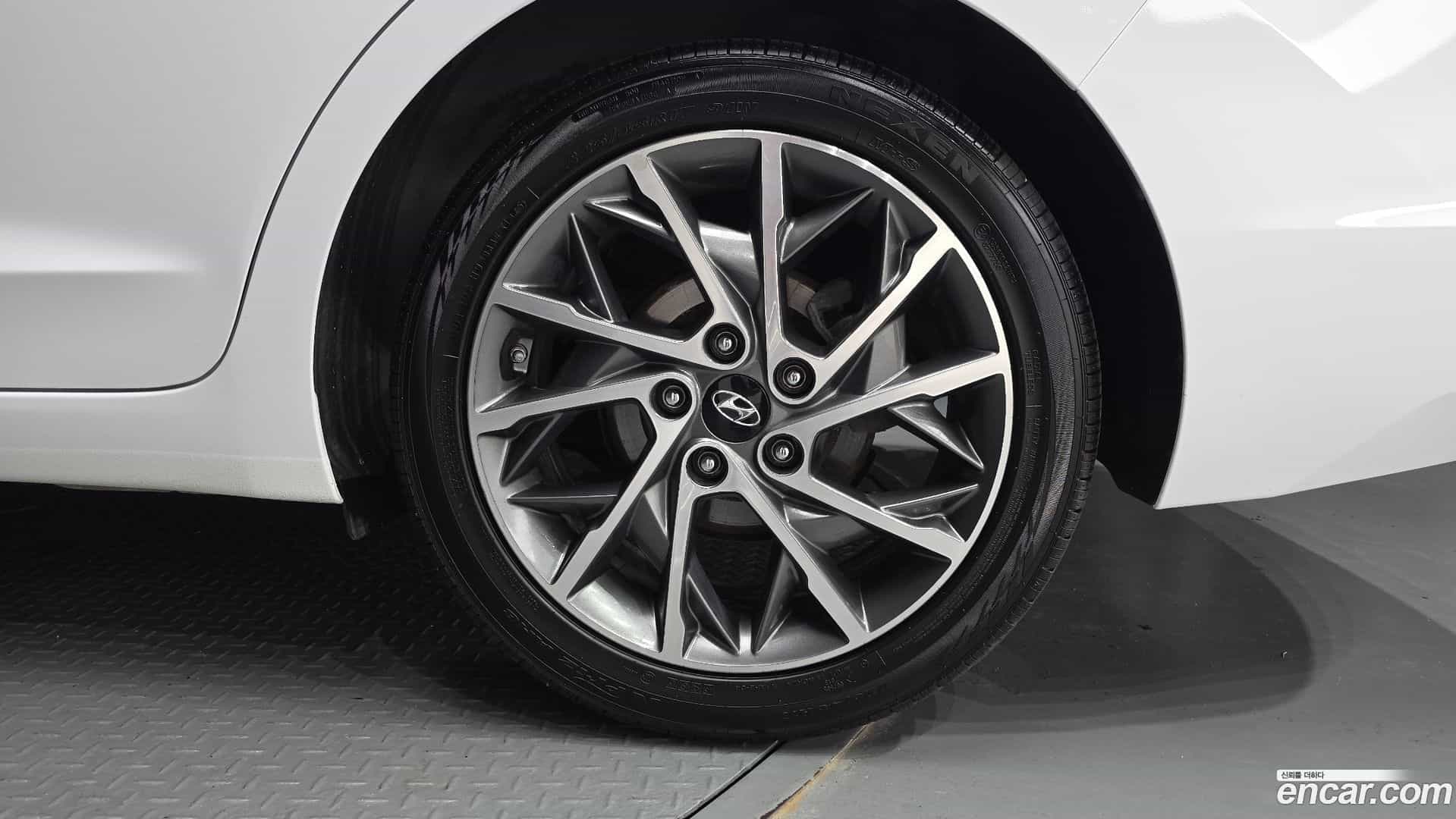 AVANTE Hyundai 2019.6-OUTER-031