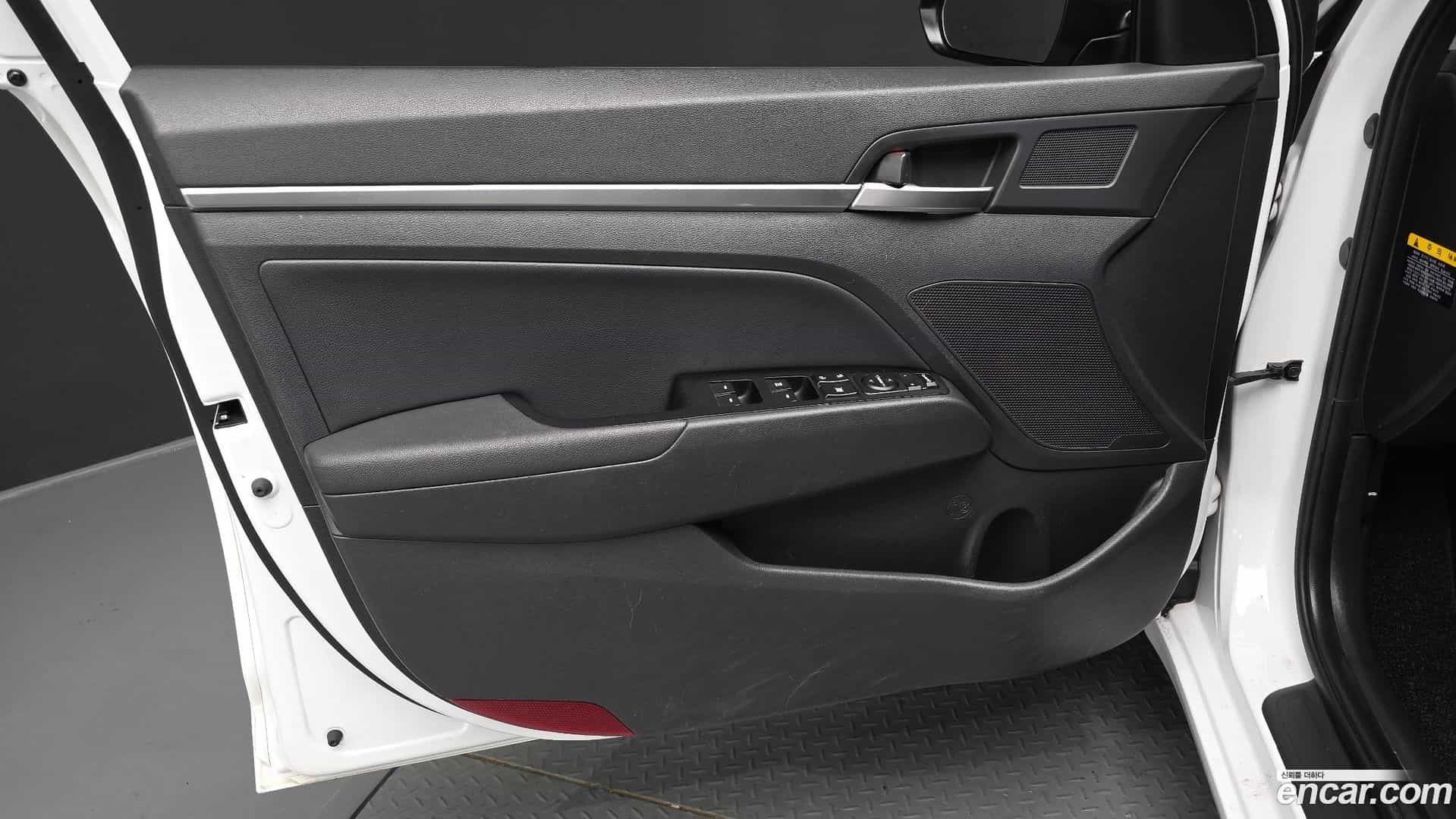 AVANTE Hyundai 2019.6-INNER-034