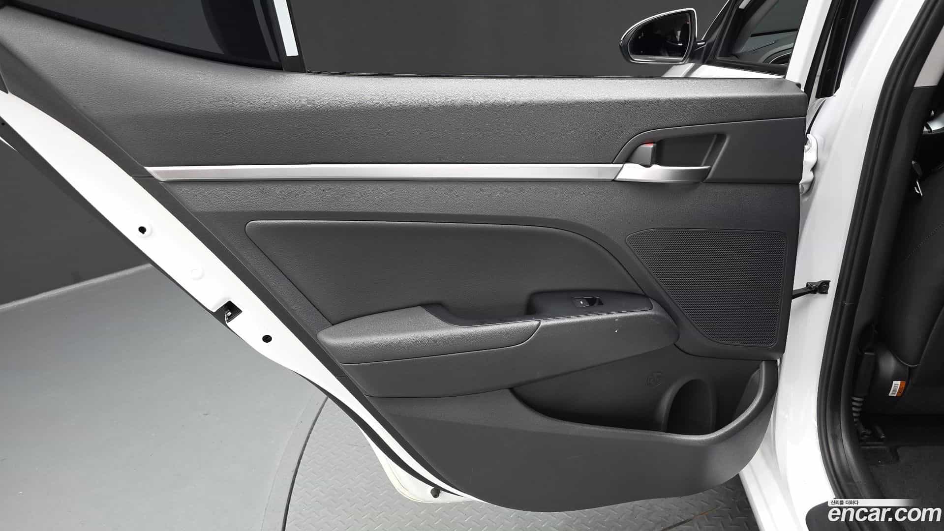 AVANTE Hyundai 2019.6-INNER-035