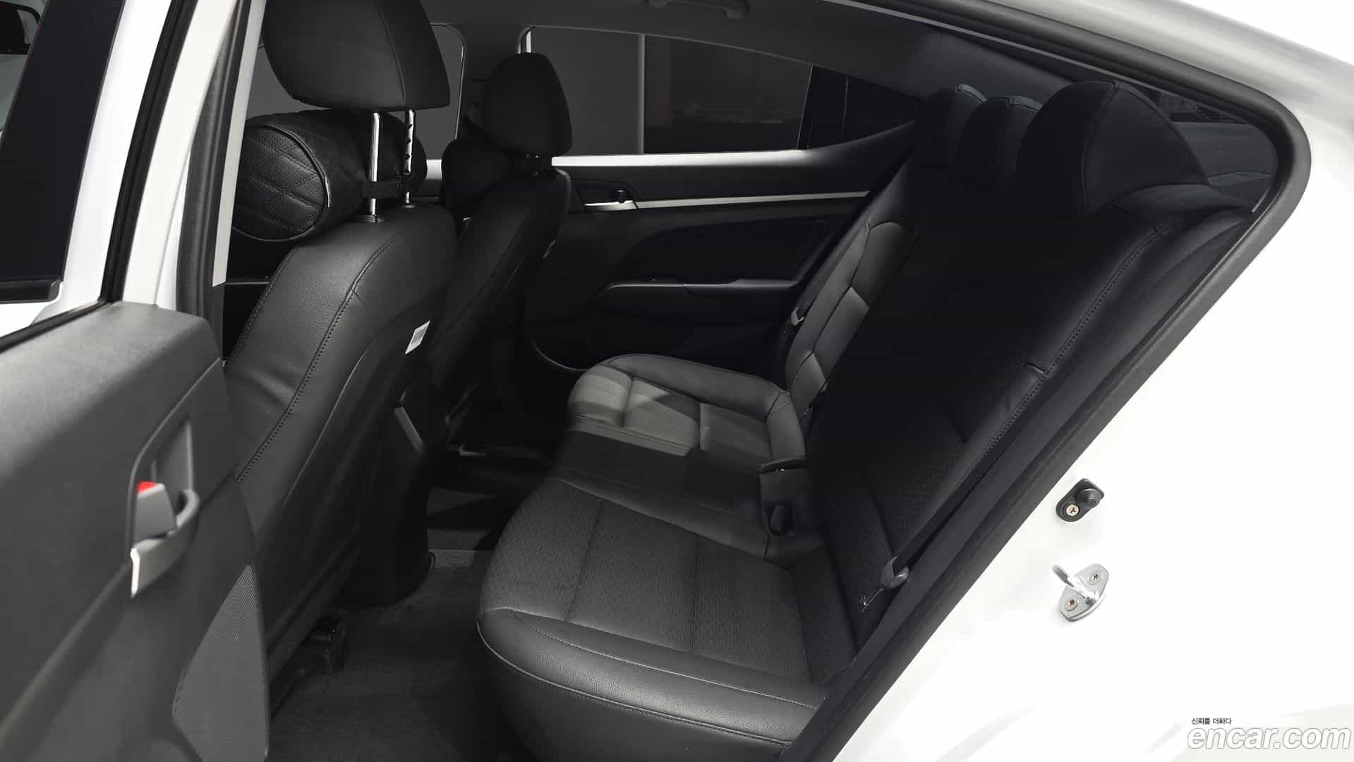 AVANTE Hyundai 2019.6-INNER-036