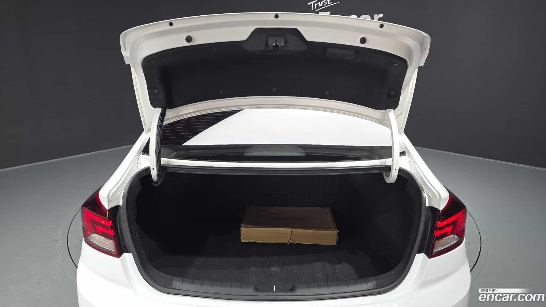 AVANTE Hyundai 2019.6-OPTION-043