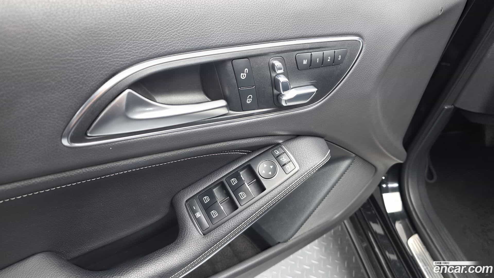 A-Class Mercedes-Benz 2017.1-OPTION-017