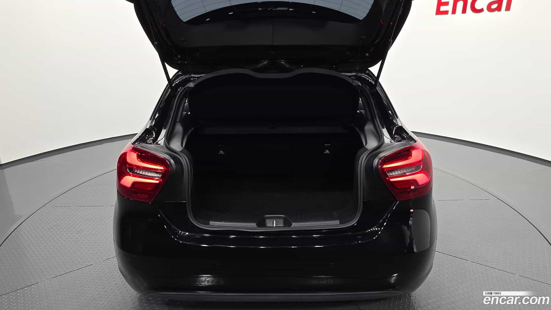 A-Class Mercedes-Benz 2017.1-OPTION-024