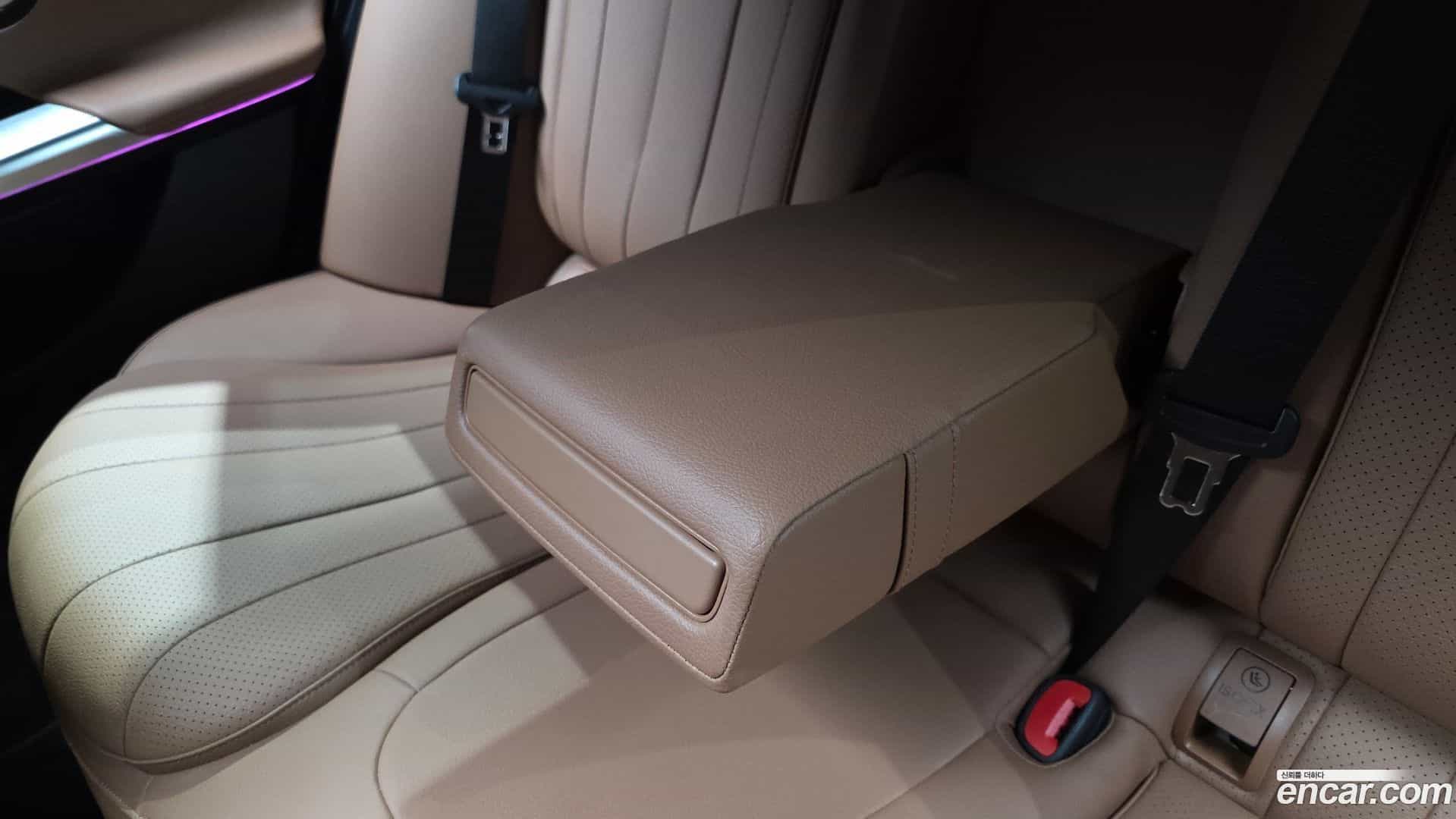 E-Class Mercedes-Benz 2024.9-OPTION-044
