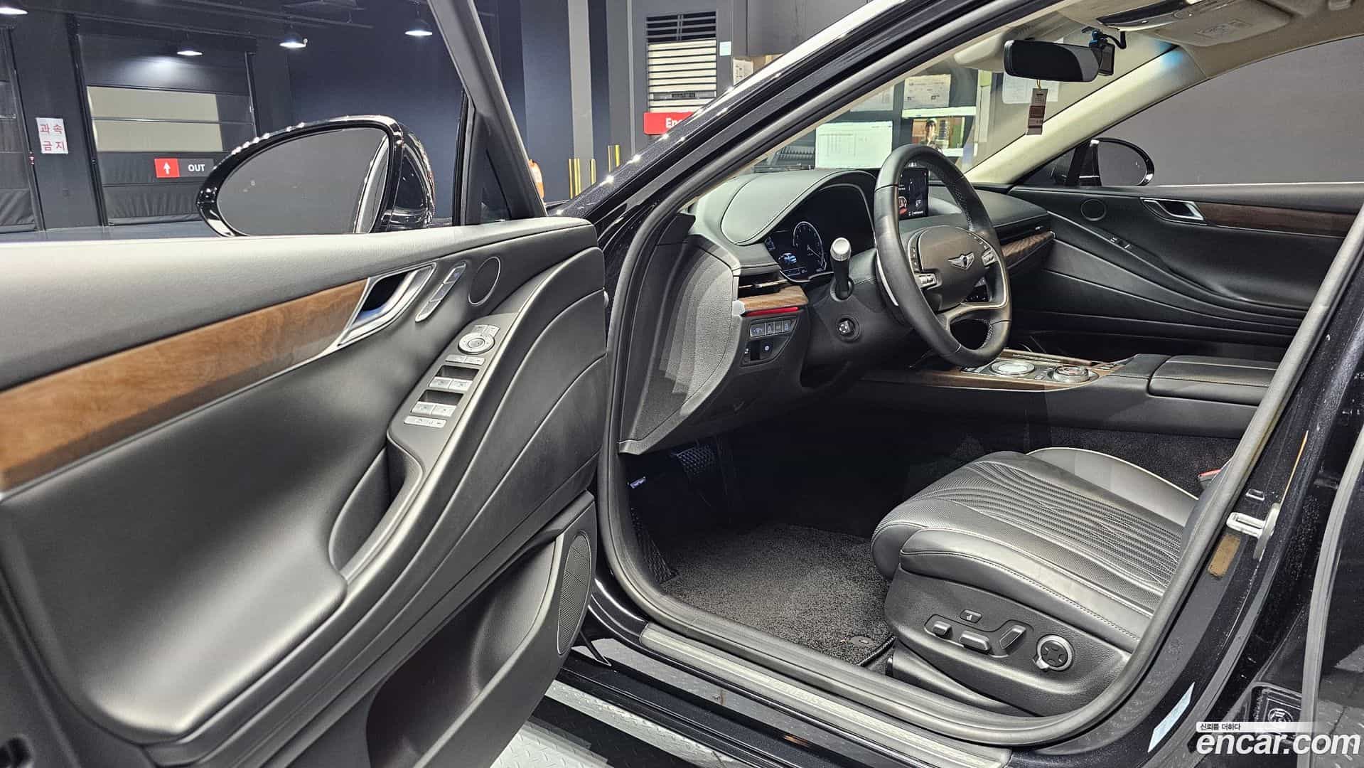 G80 Genesis 2021.0-INNER-010