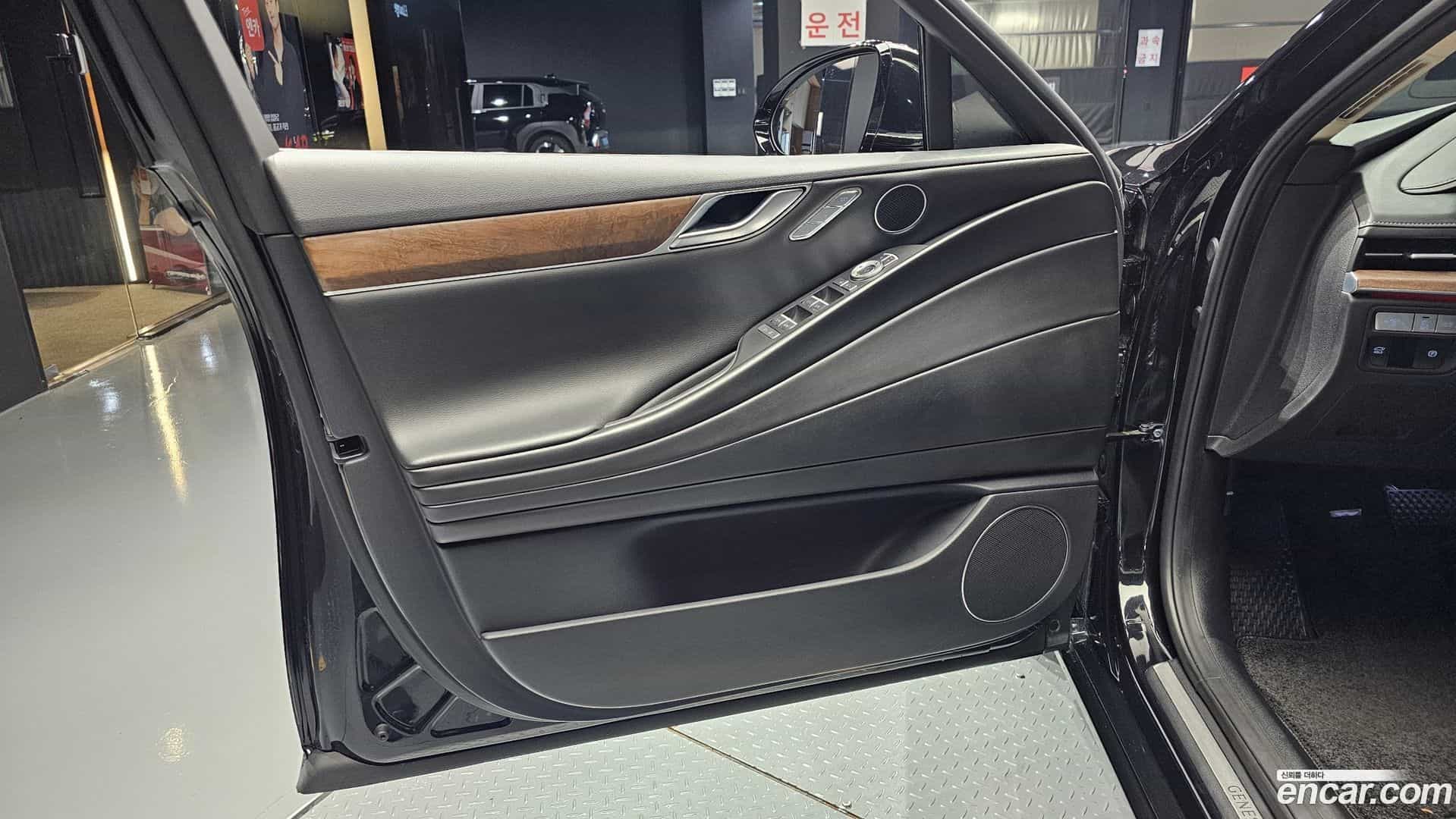 G80 Genesis 2021.0-INNER-034