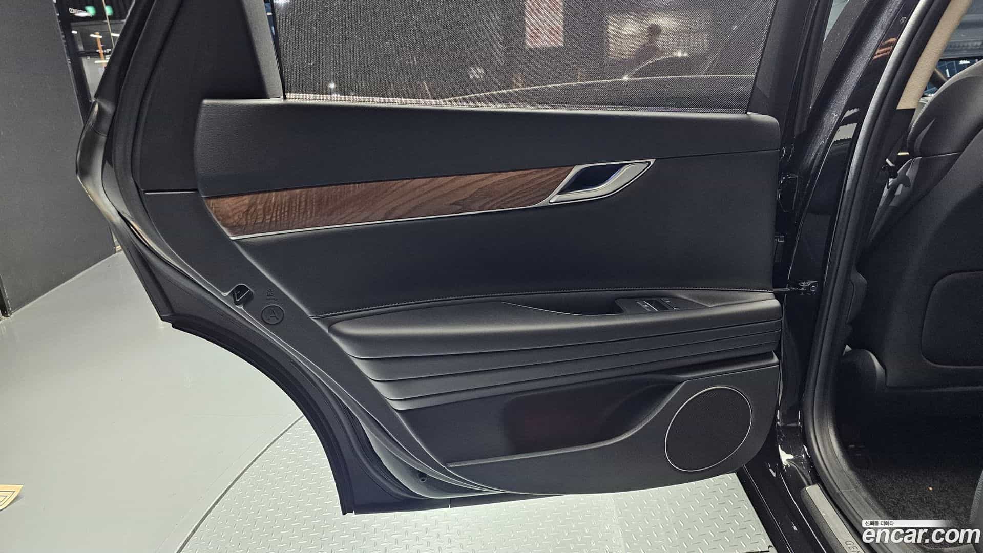 G80 Genesis 2021.0-INNER-035