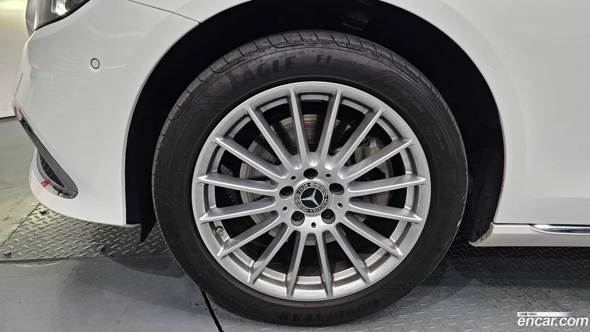 E-Class Mercedes-Benz 2023.9-OUTER-005