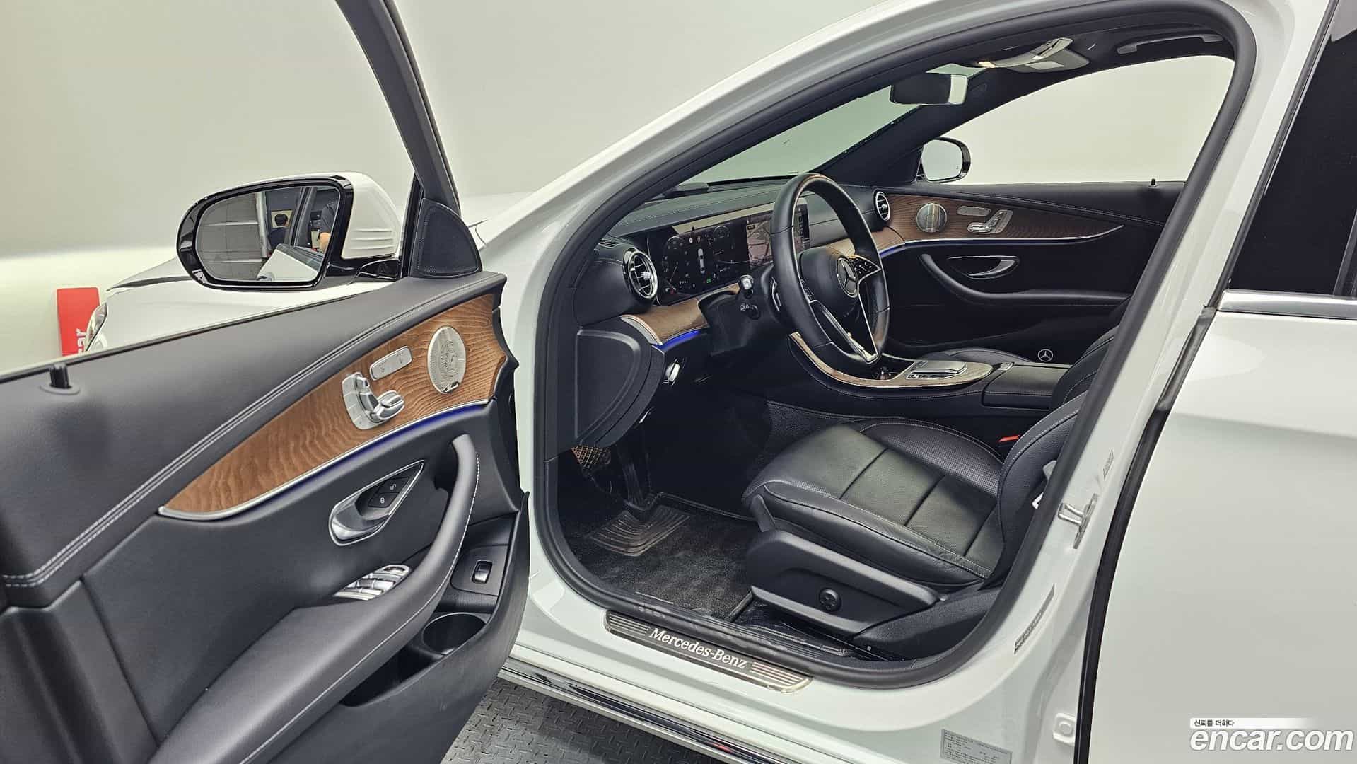 E-Class Mercedes-Benz 2023.9-INNER-010