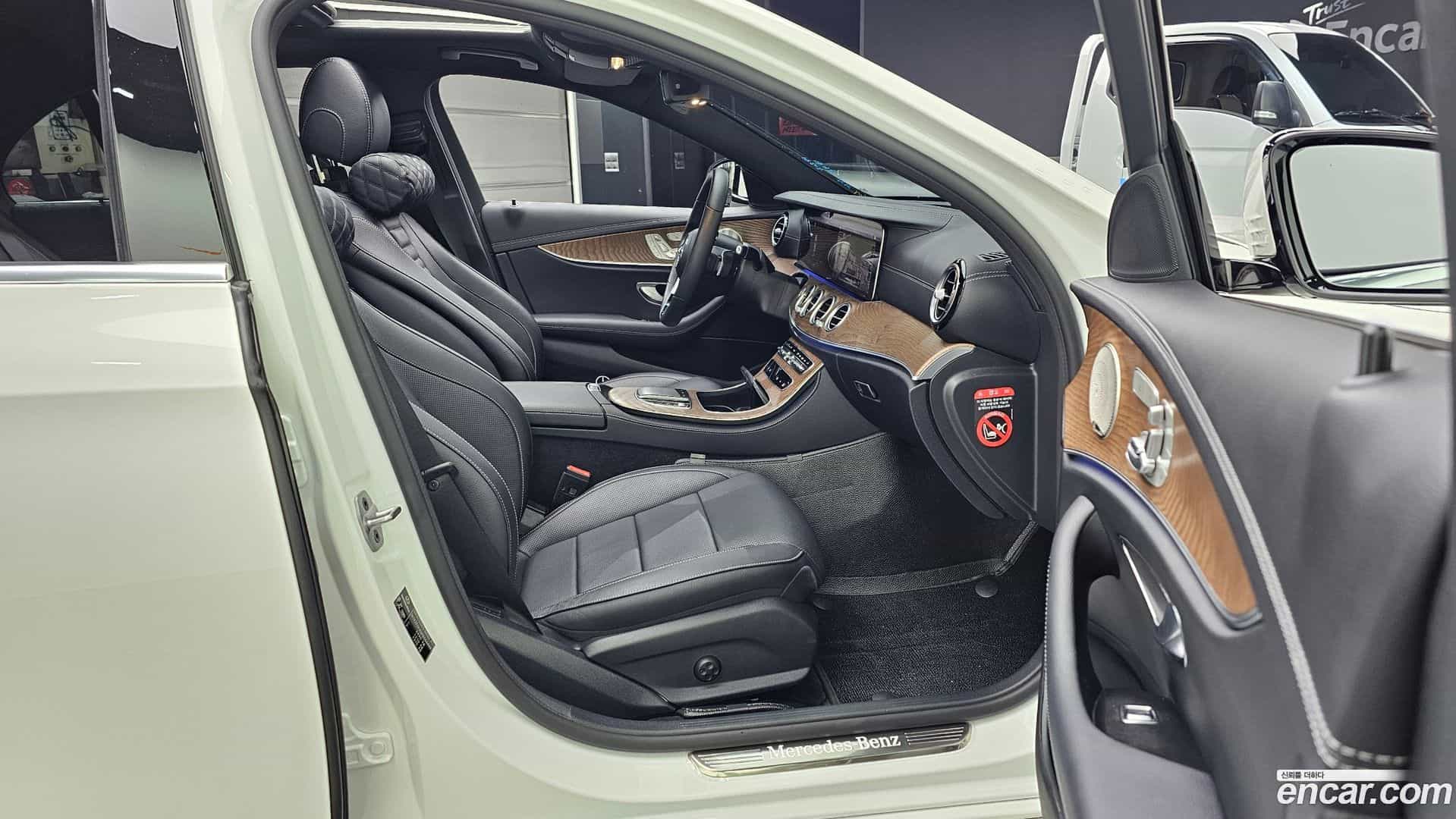 E-Class Mercedes-Benz 2023.9-OPTION-015