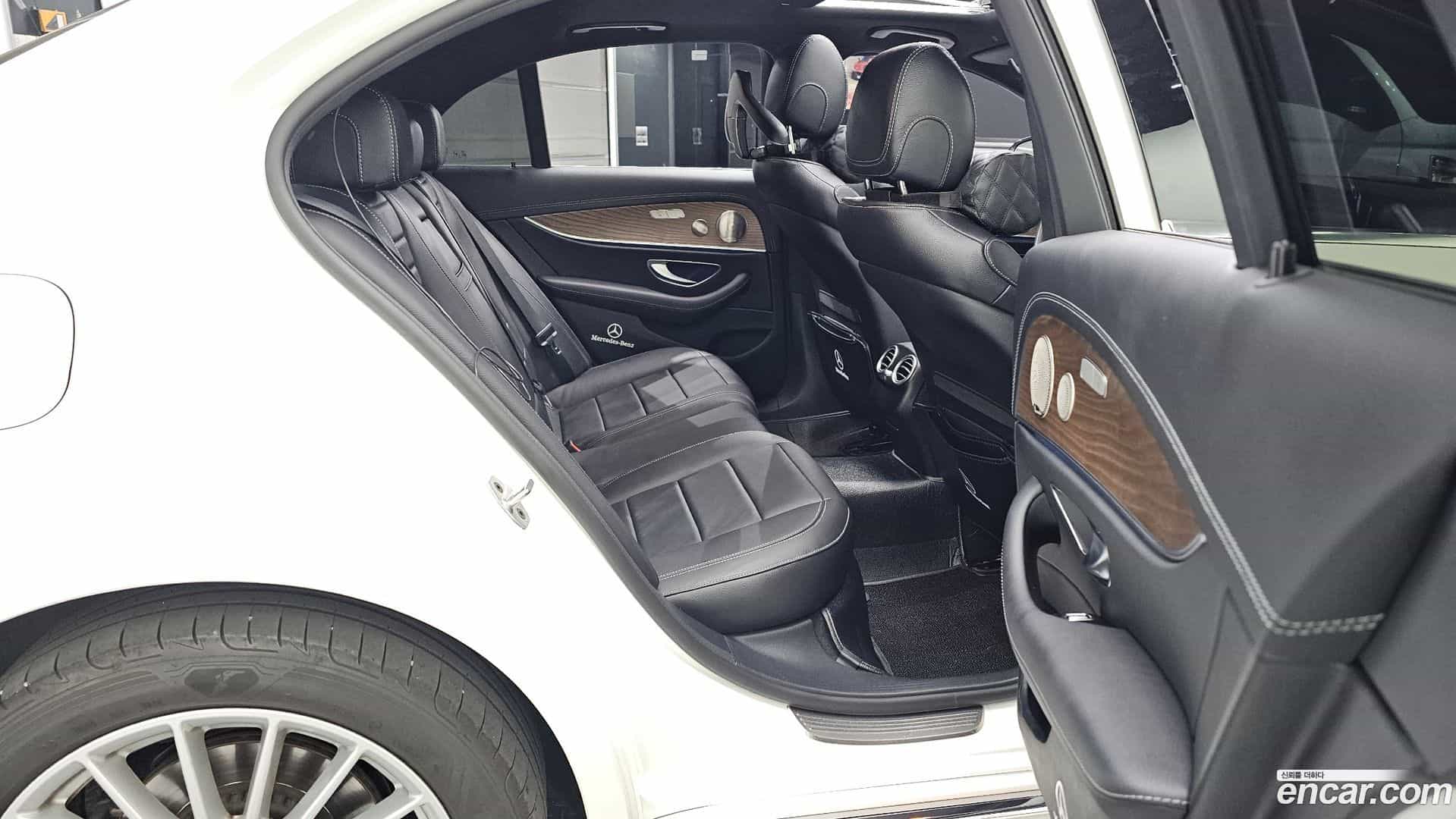 E-Class Mercedes-Benz 2023.9-OPTION-016