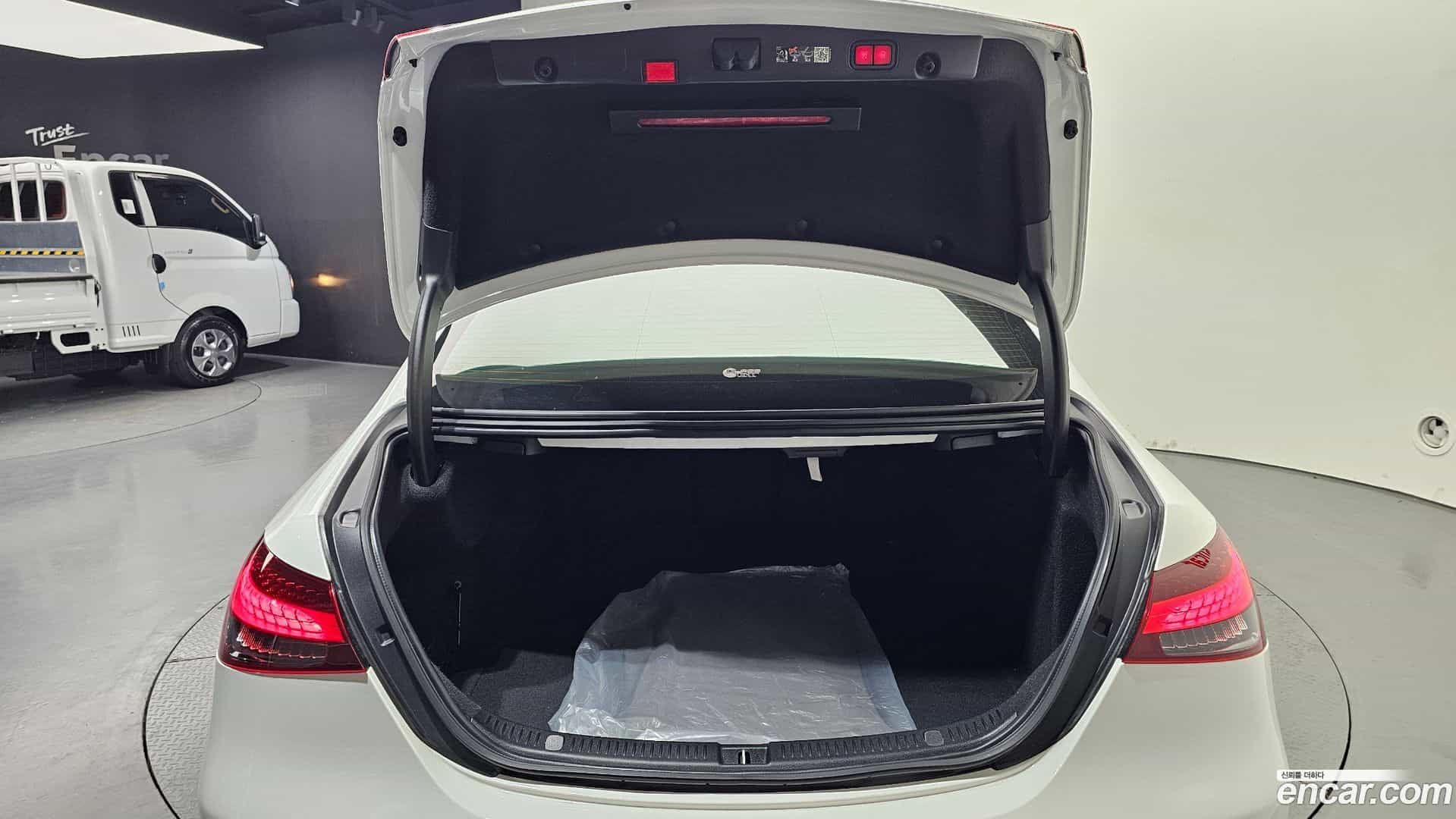 E-Class Mercedes-Benz 2023.9-OPTION-024