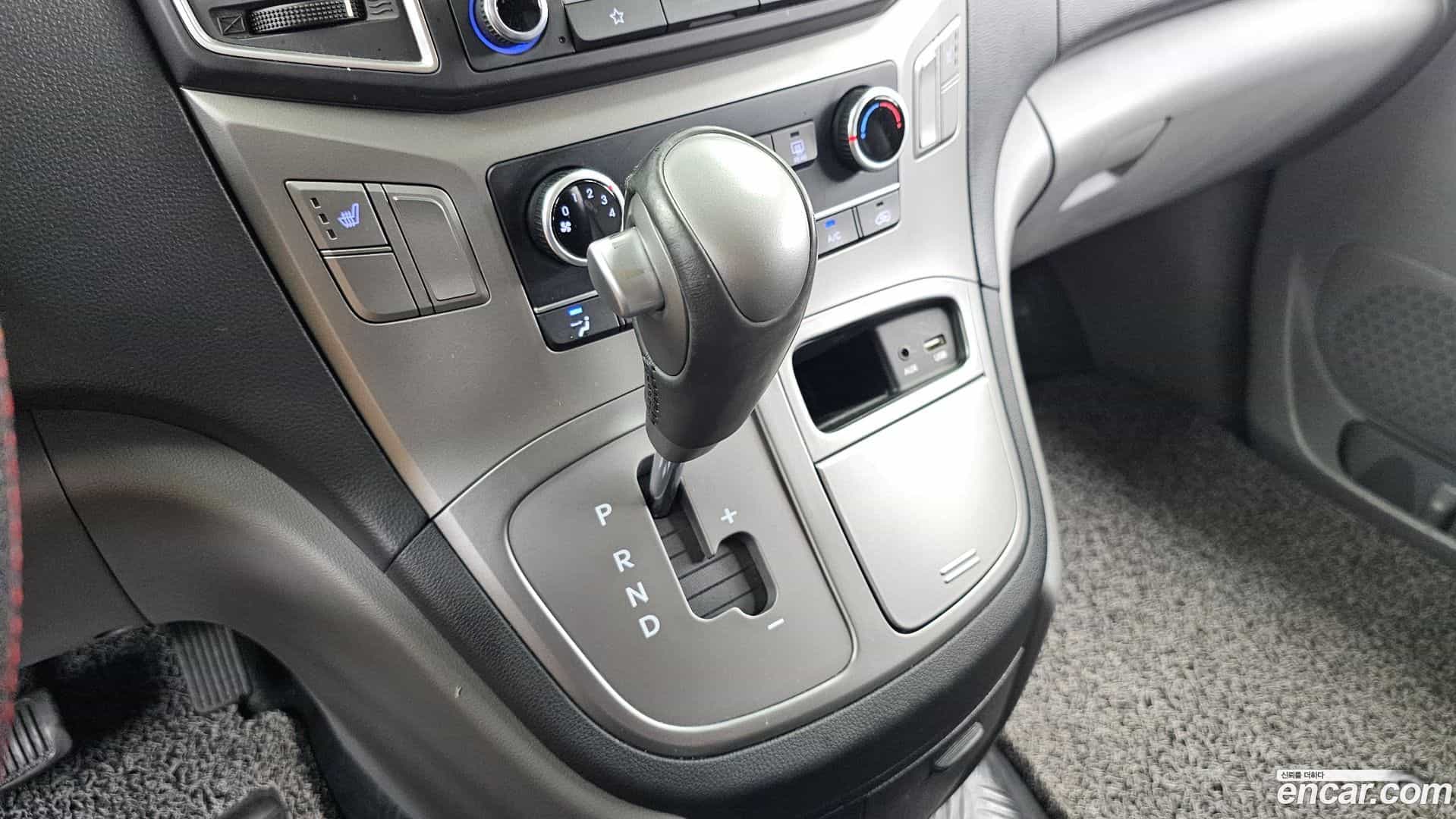 Starex Hyundai 2018.10-INNER-009