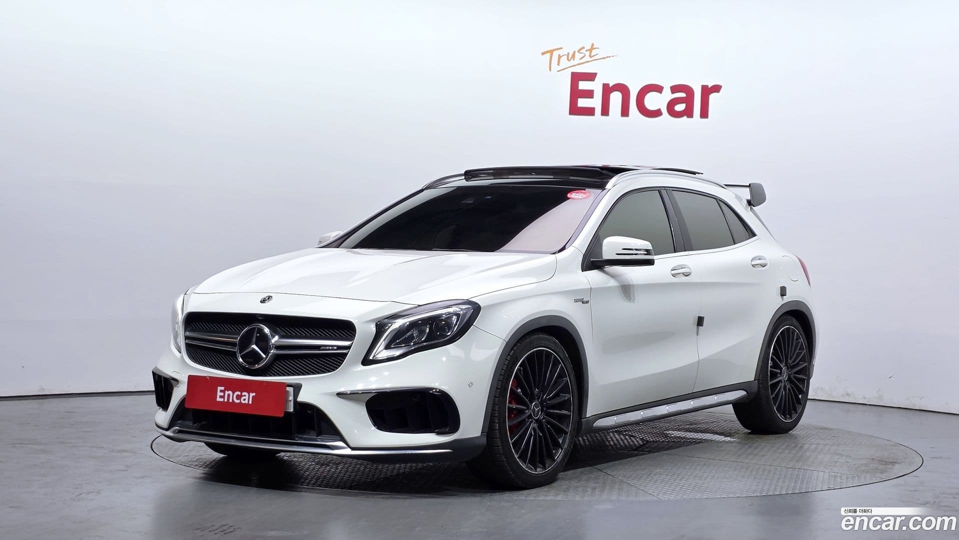 Main__Slider__Photo:GLA-Class Mercedes-Benz 2017.9-0