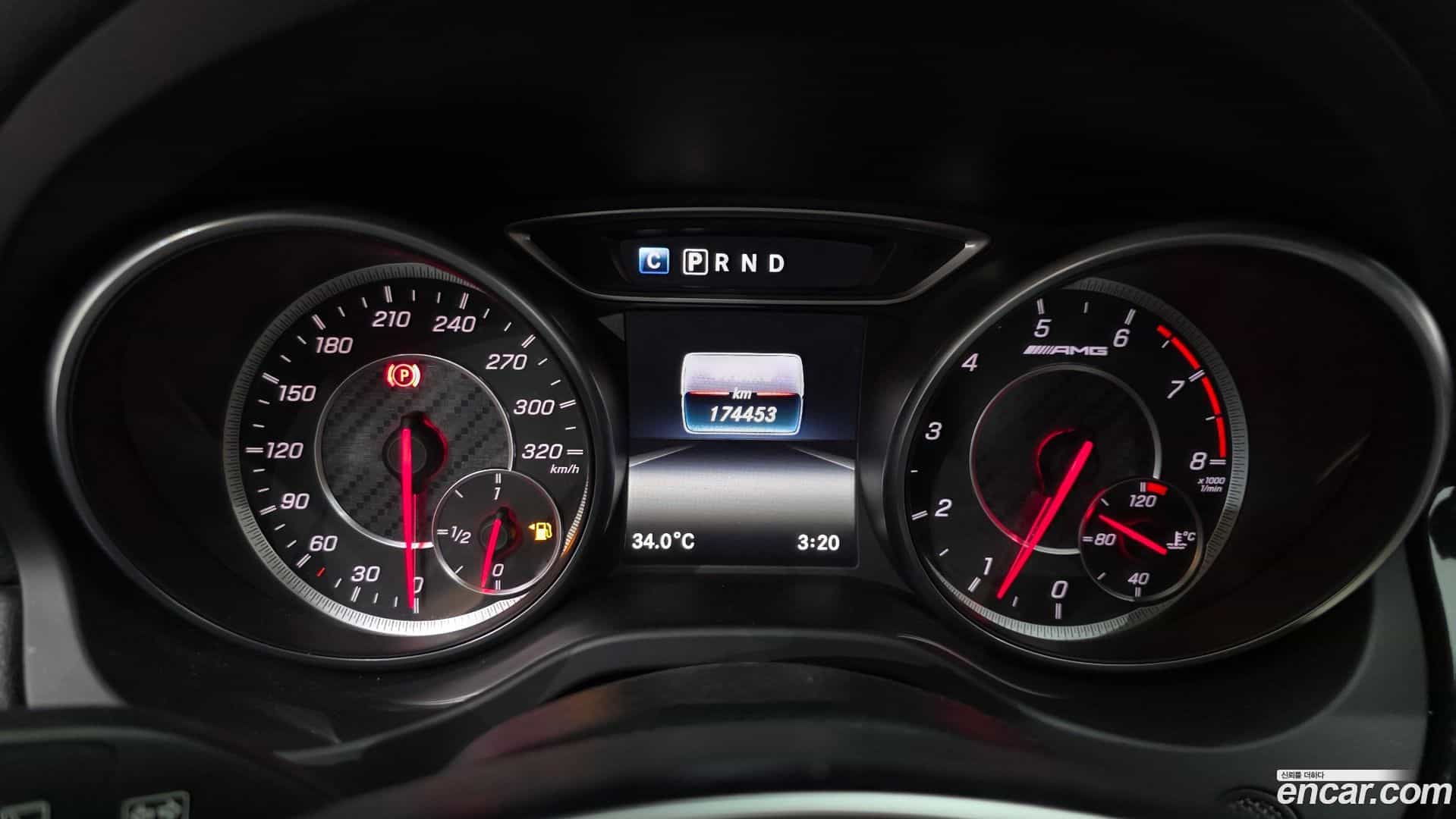 GLA-Class Mercedes-Benz 2017.9-INNER-008