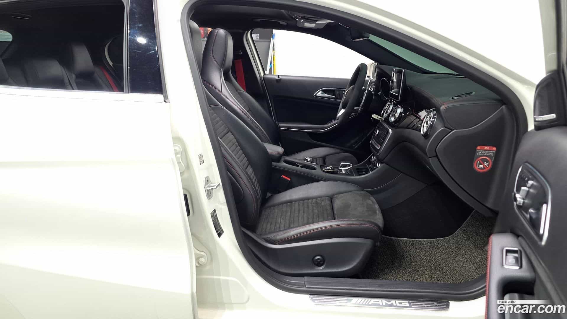 GLA-Class Mercedes-Benz 2017.9-INNER-010