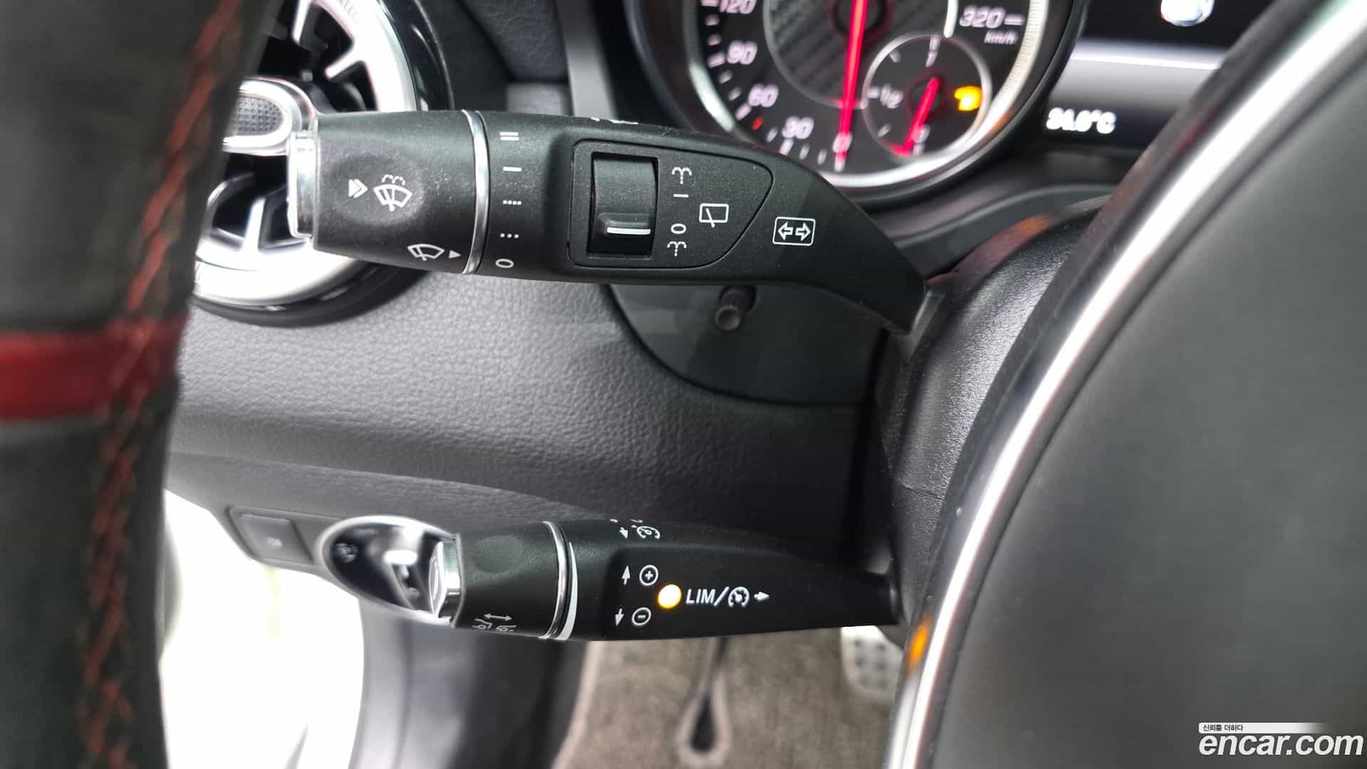 GLA-Class Mercedes-Benz 2017.9-OPTION-021