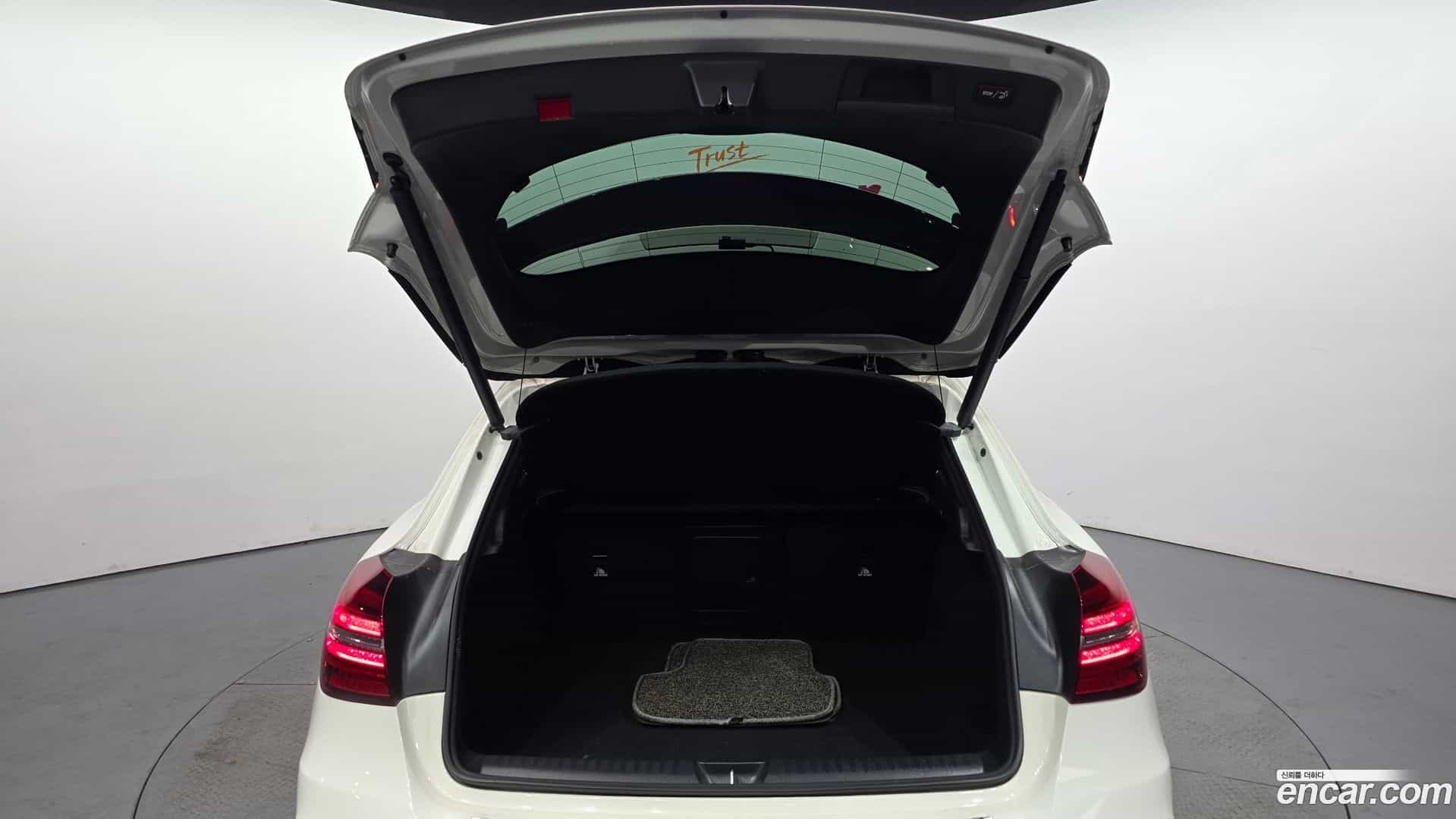 GLA-Class Mercedes-Benz 2017.9-OPTION-024