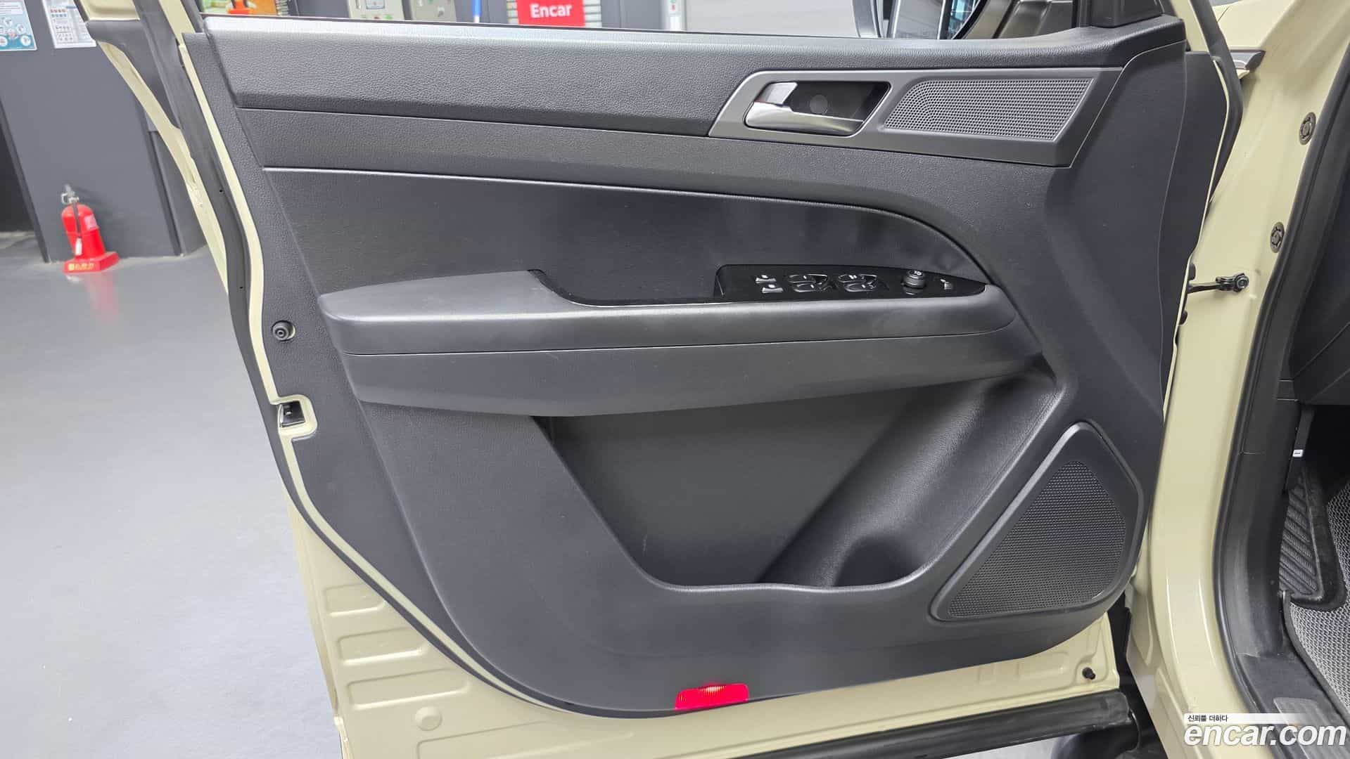 Rexton KG Mobility 2023.5-INNER-034