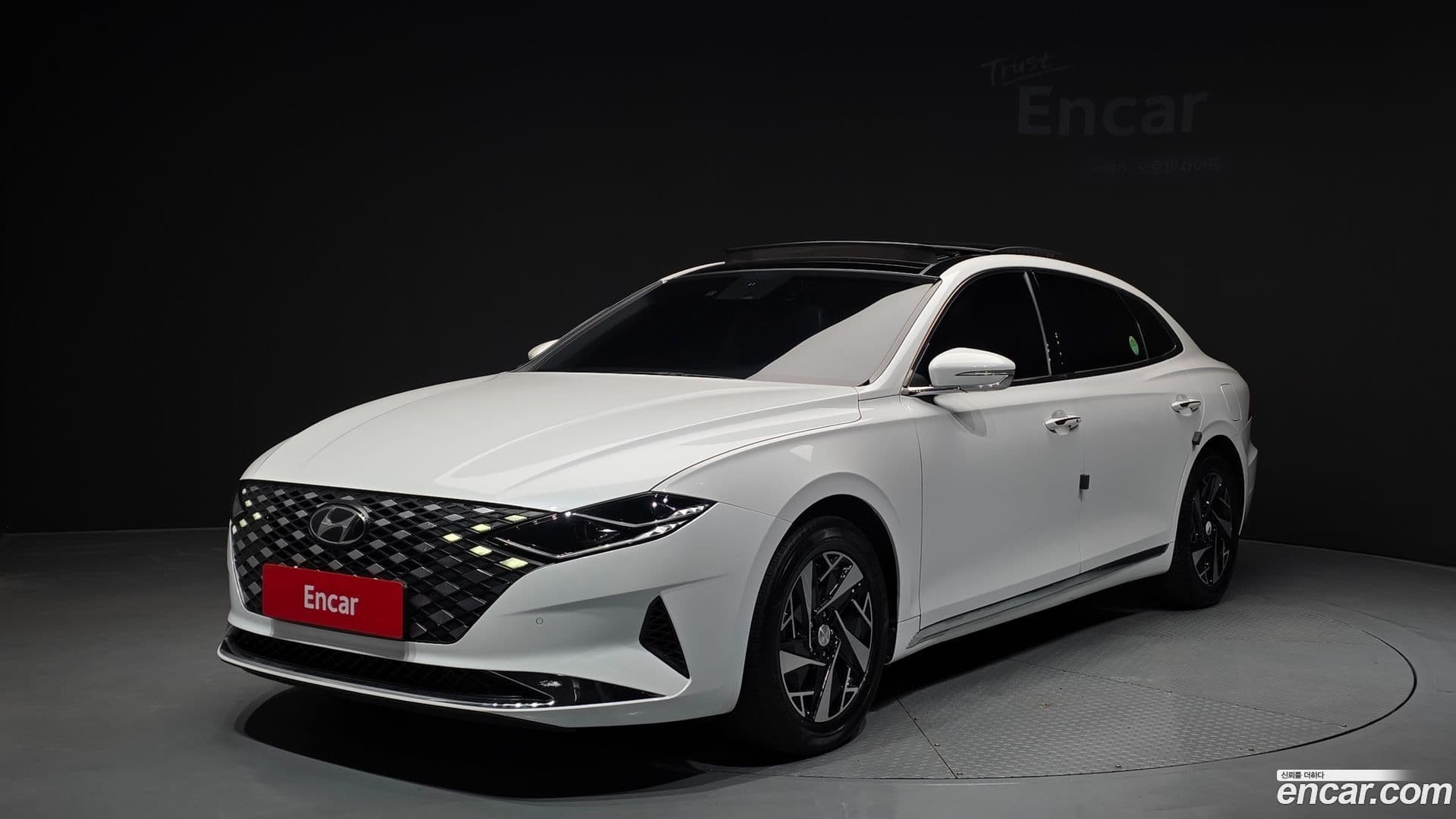 Main__Slider__Photo:Grandeur Hyundai 2021.3-0