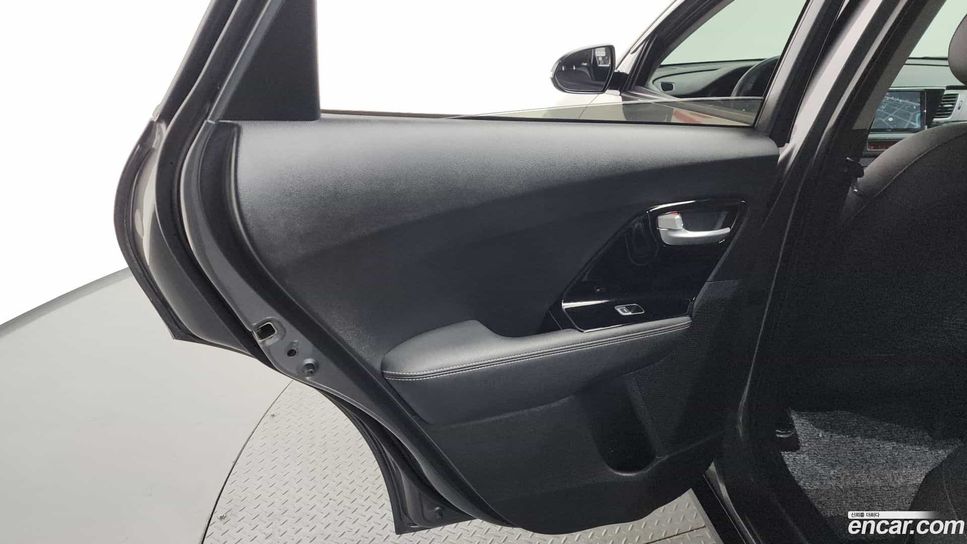 Niro Kia 2017.11-INNER-035