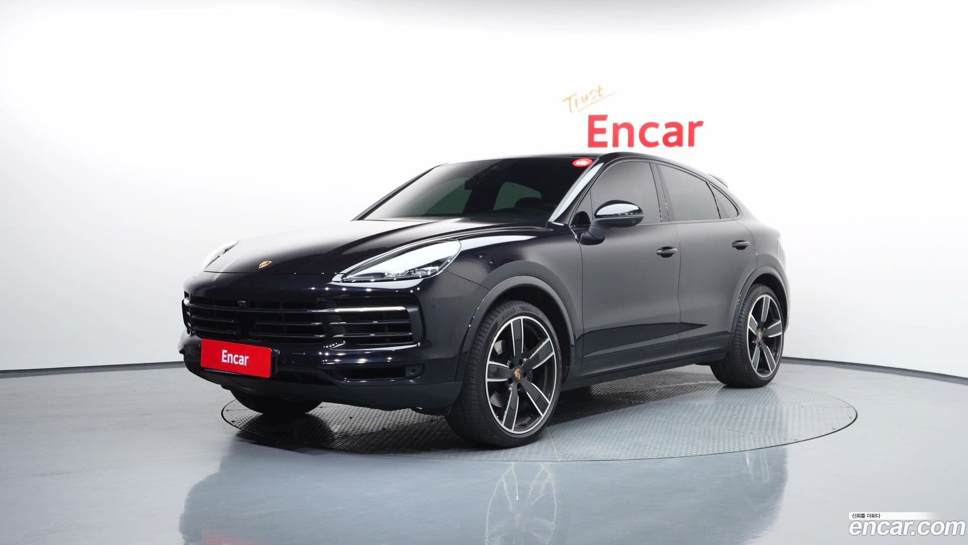 Main__Slider__Photo:Cayenne Porsche 2020.6-0