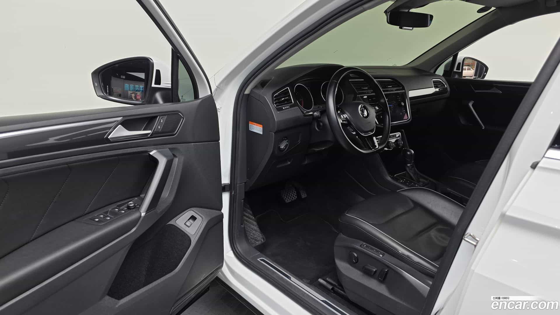 Tiguan Volkswagen 2018.4-INNER-010