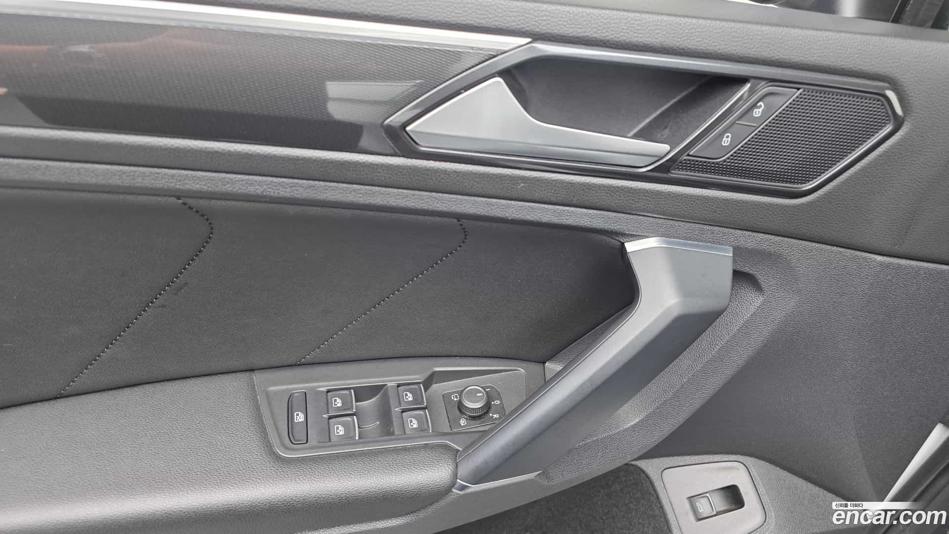 Tiguan Volkswagen 2018.4-OPTION-040