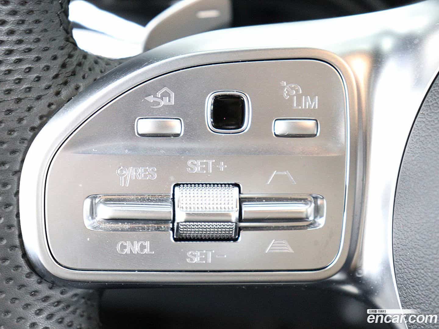 GLA-Class Mercedes-Benz 2023.1-OPTION-016