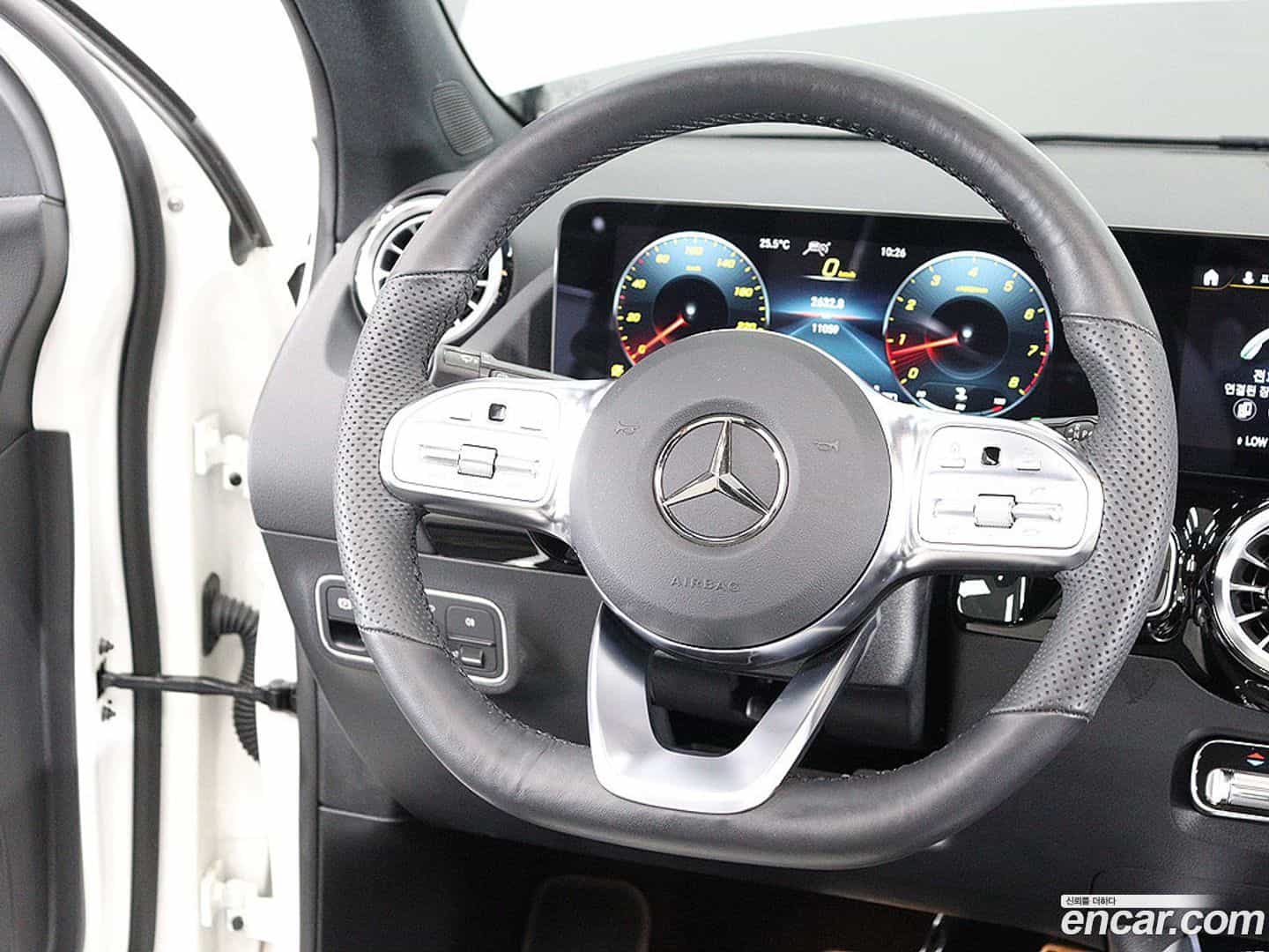 GLA-Class Mercedes-Benz 2023.1-OPTION-019