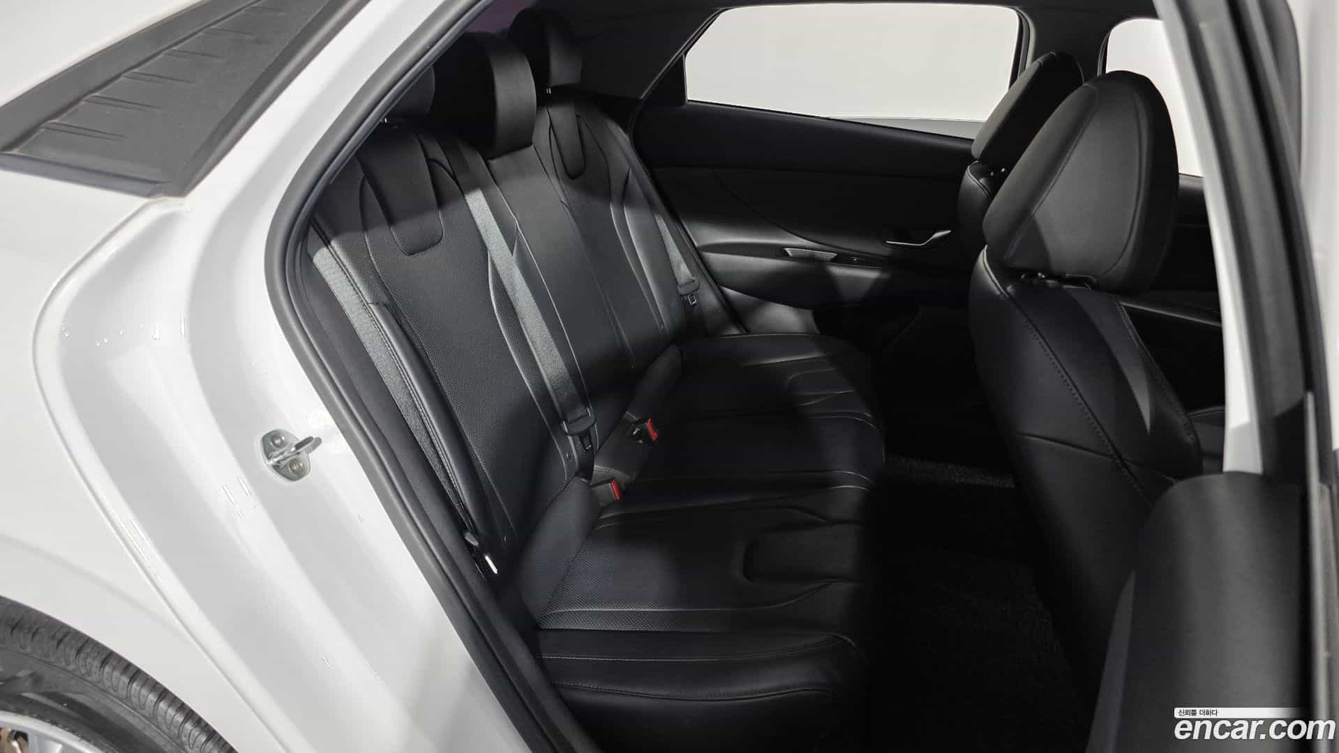 AVANTE Hyundai 2021.4-OPTION-015