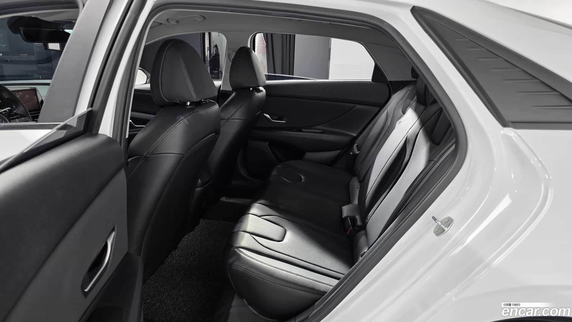 AVANTE Hyundai 2021.4-OPTION-016