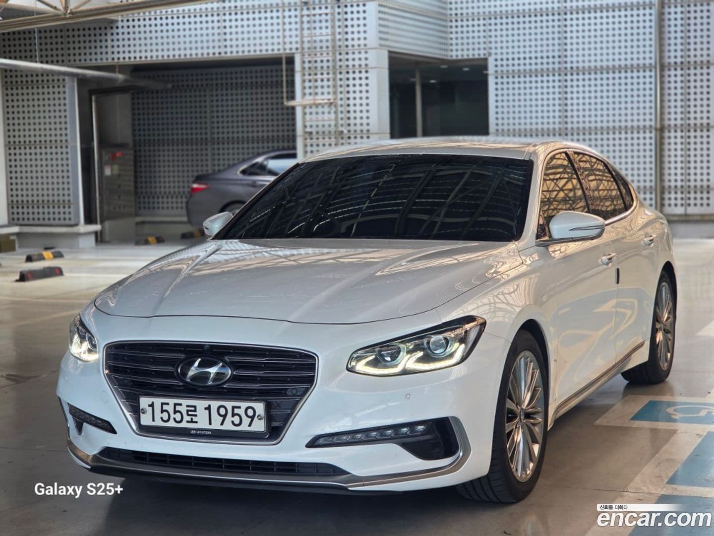 Main__Slider__Photo:Grandeur Hyundai 2019.1-0
