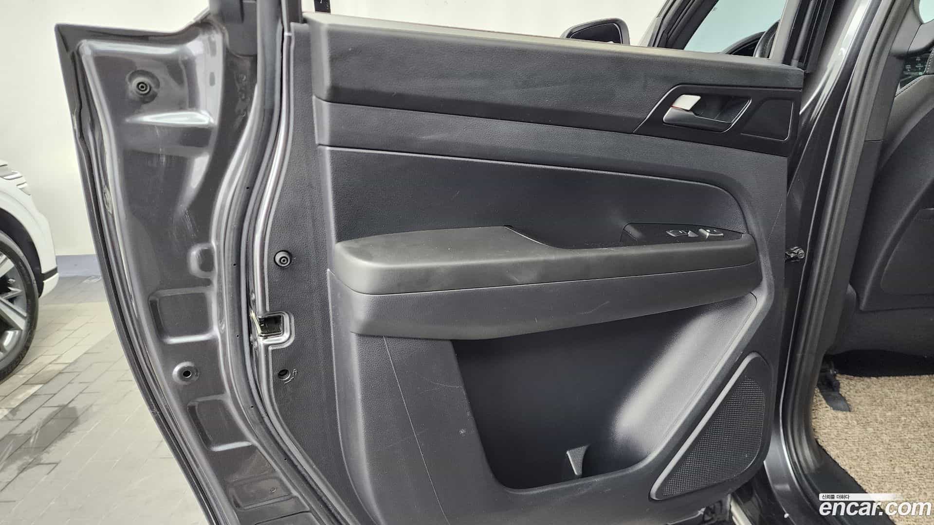 Rexton KG Mobility 2020.10-INNER-035