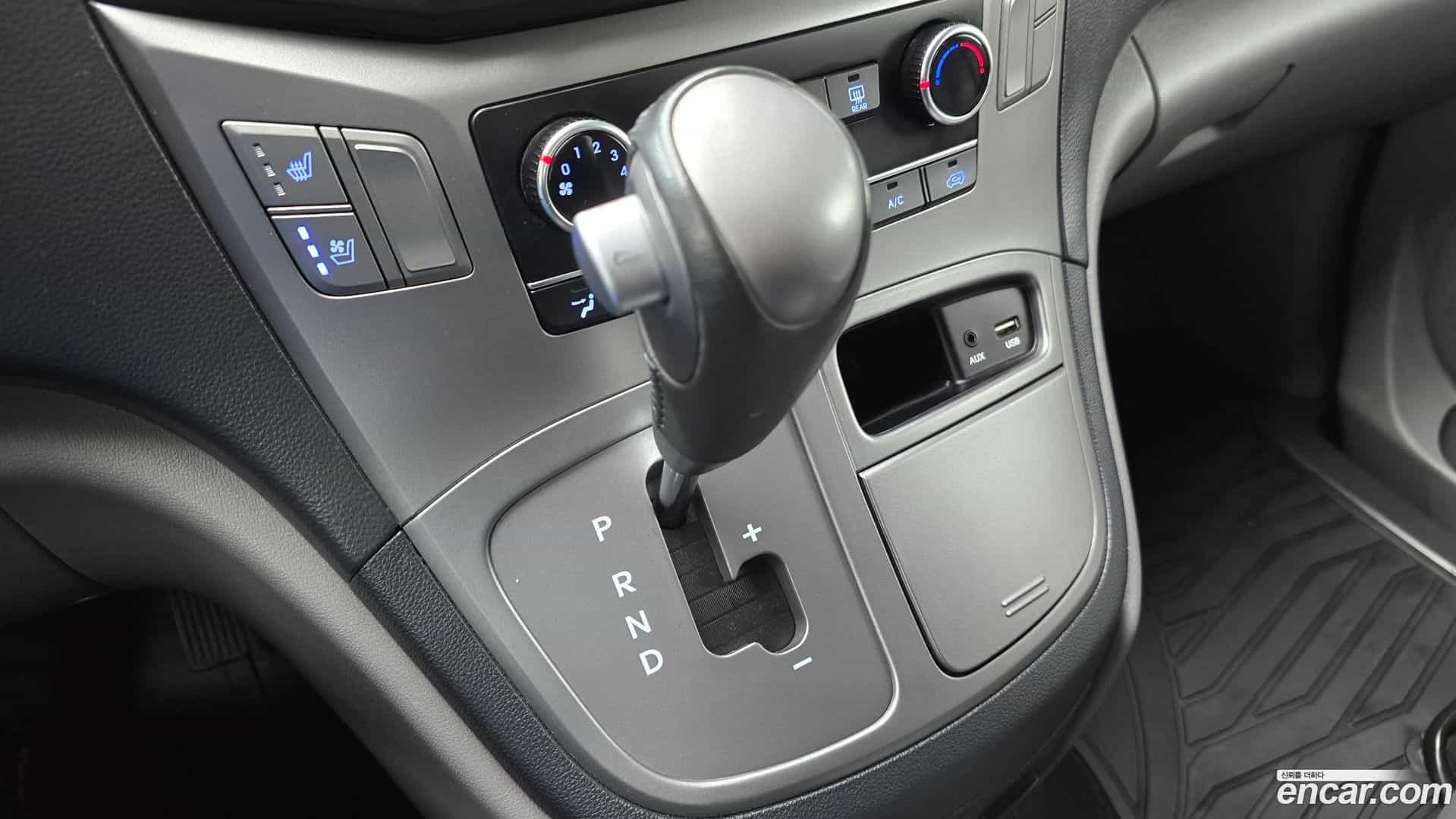 Starex Hyundai 2019.1-INNER-009