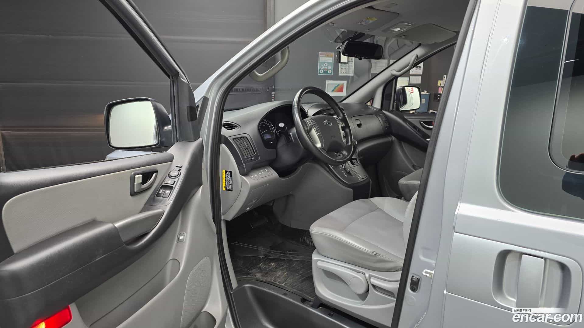 Starex Hyundai 2019.1-INNER-010