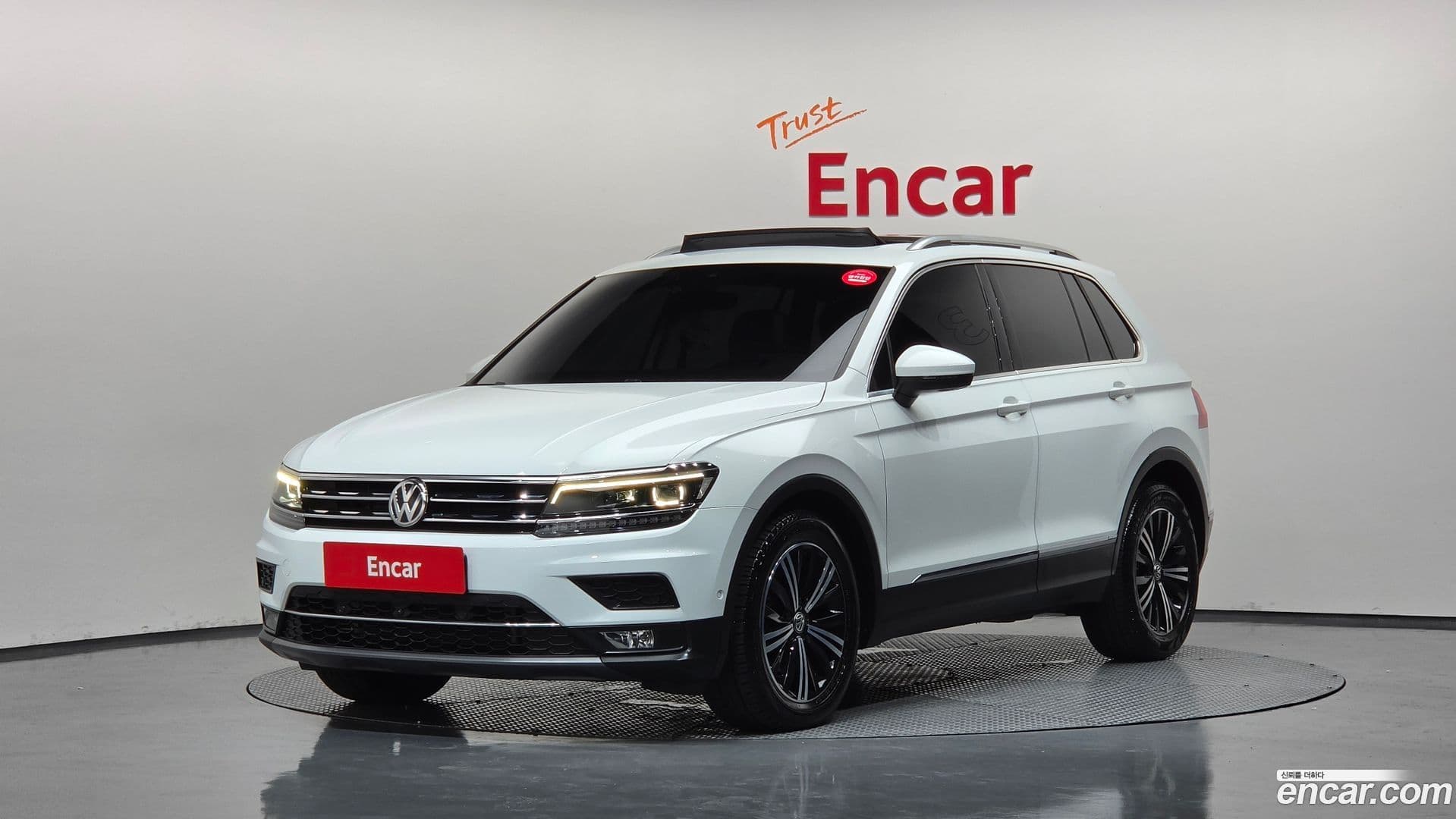 Main__Slider__Photo:Tiguan Volkswagen 2018.4-0