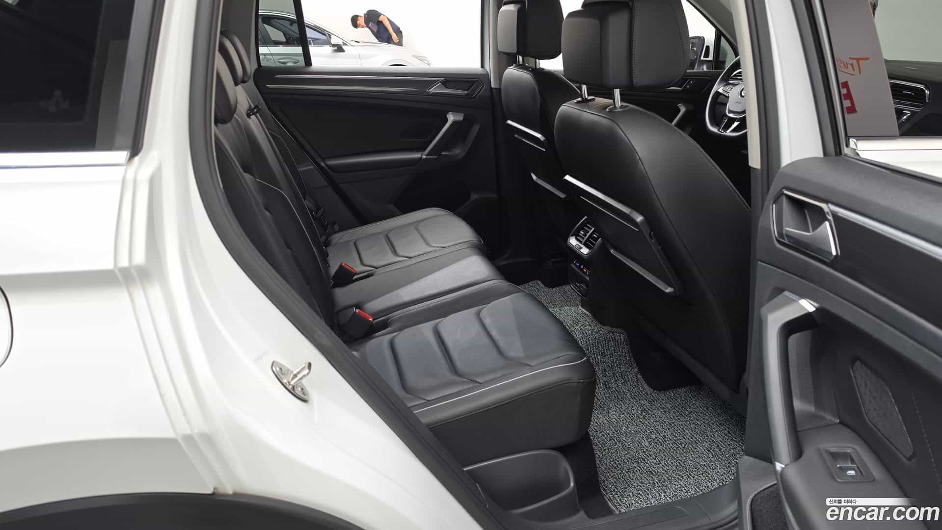 Tiguan Volkswagen 2018.4-OPTION-015