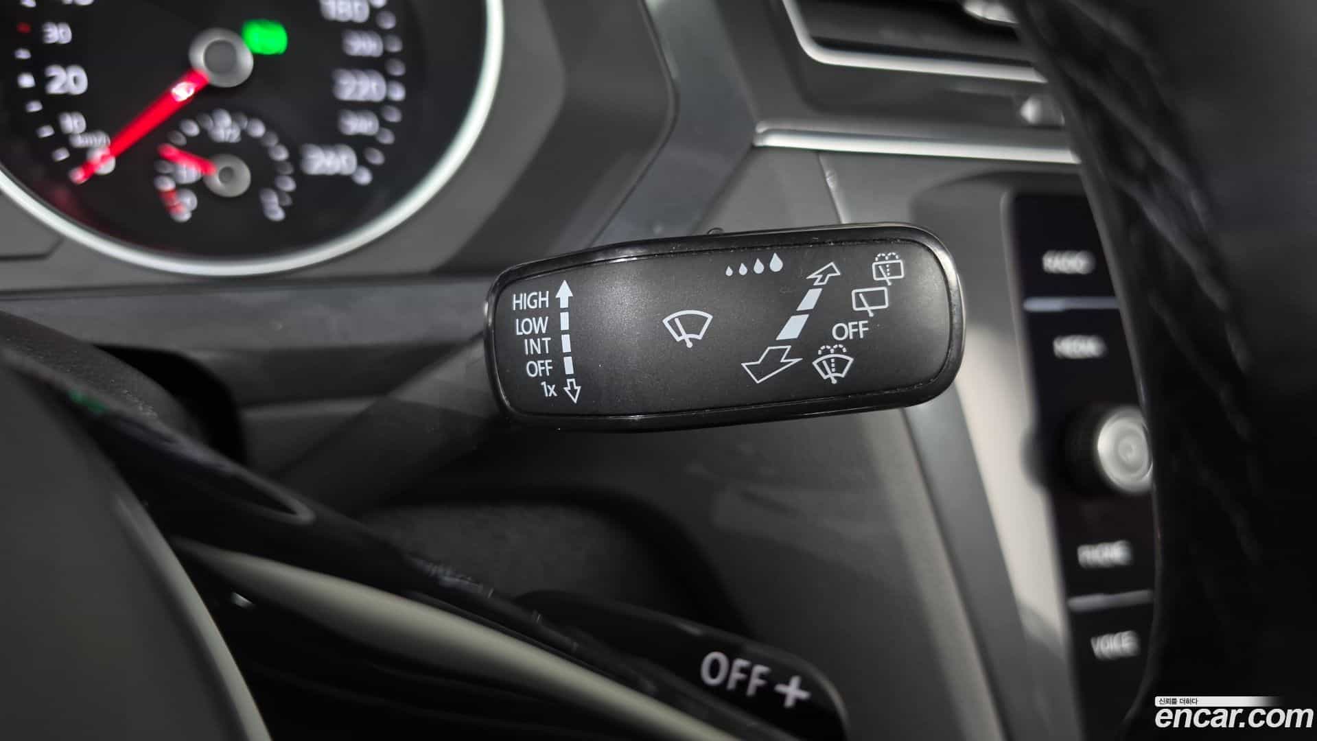 Tiguan Volkswagen 2018.4-OPTION-042