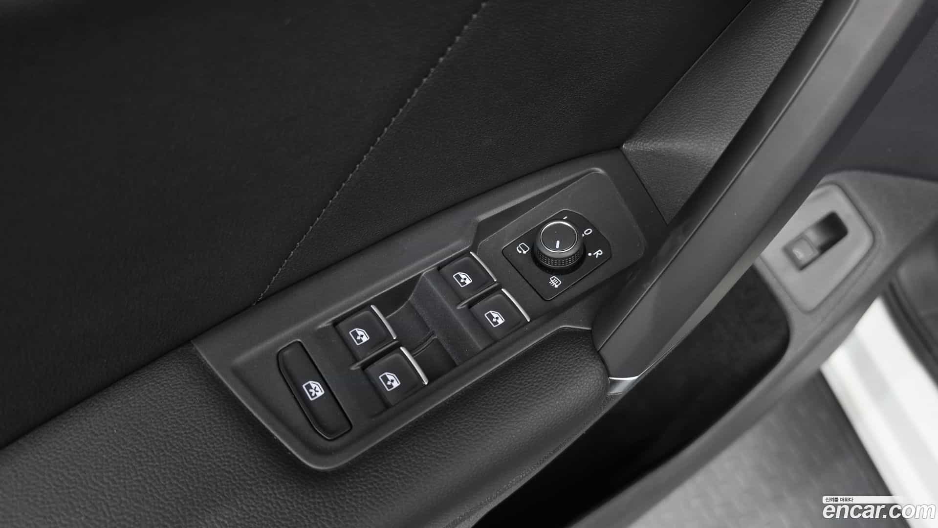 Tiguan Volkswagen 2018.4-OPTION-043