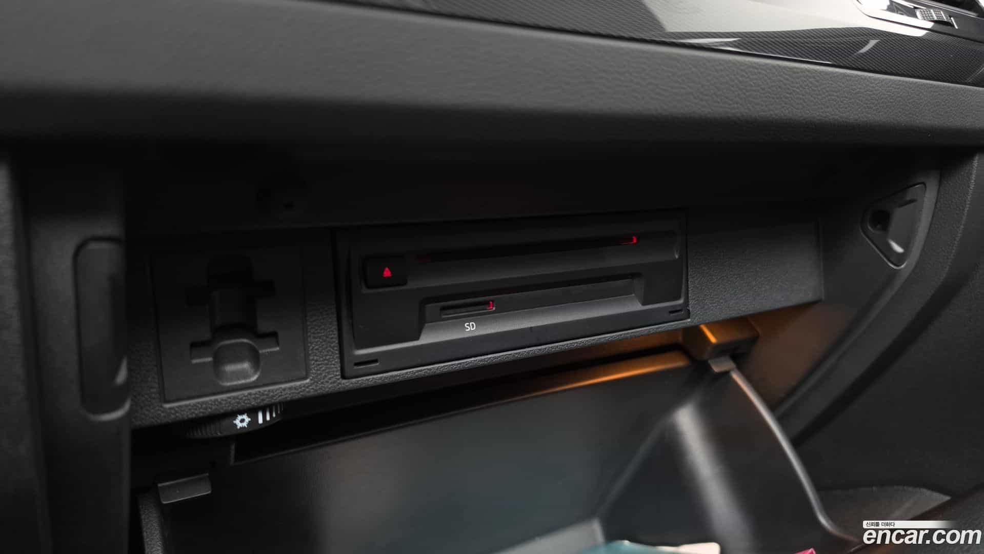 Tiguan Volkswagen 2018.4-OPTION-046