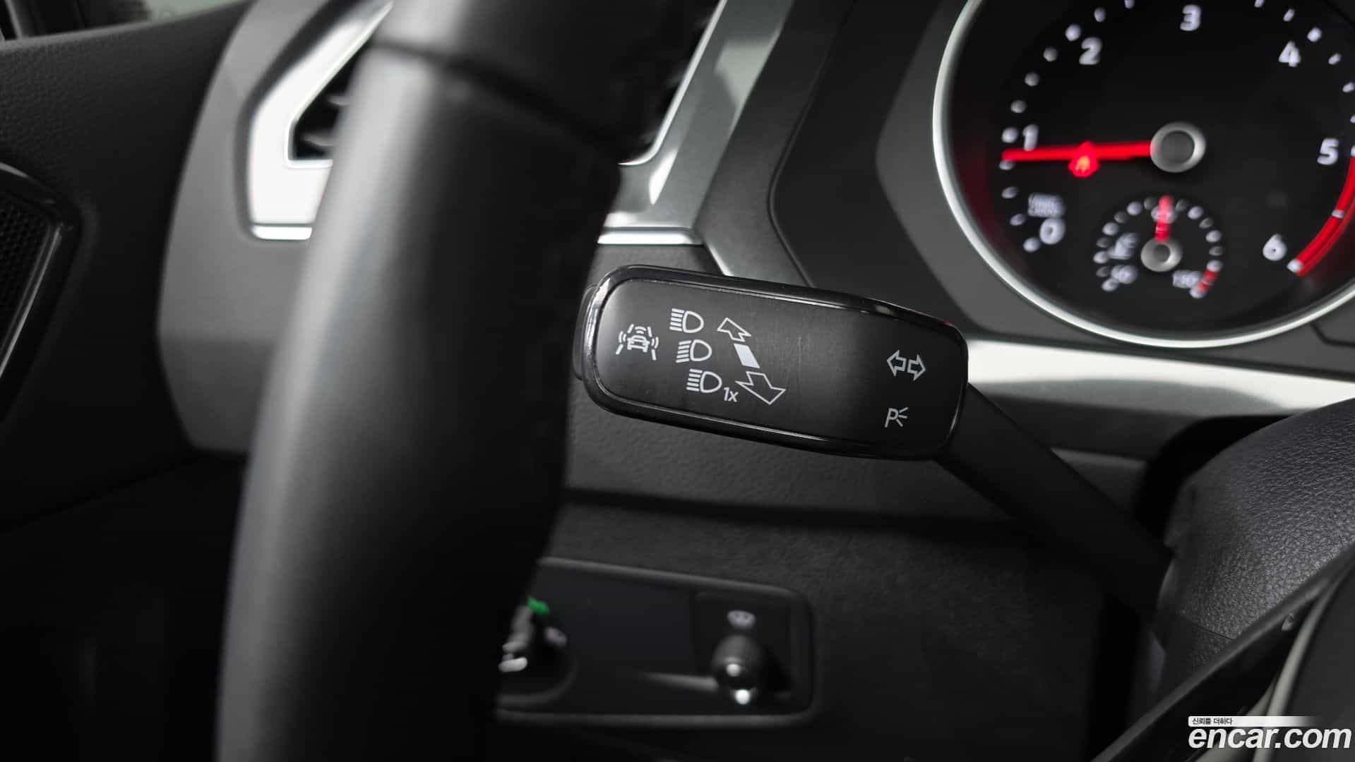 Tiguan Volkswagen 2018.4-OPTION-048