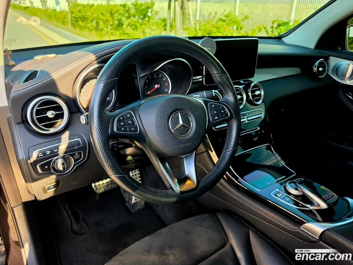GLC-Class Mercedes-Benz 2019.9-INNER-007