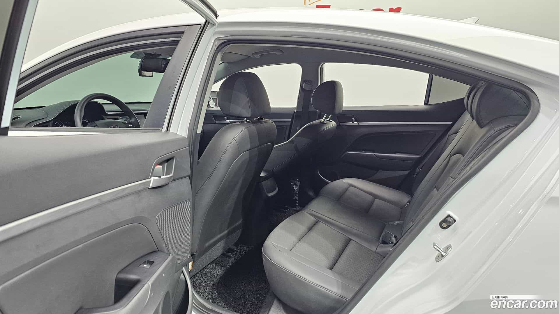 AVANTE Hyundai 2019.9-OPTION-015
