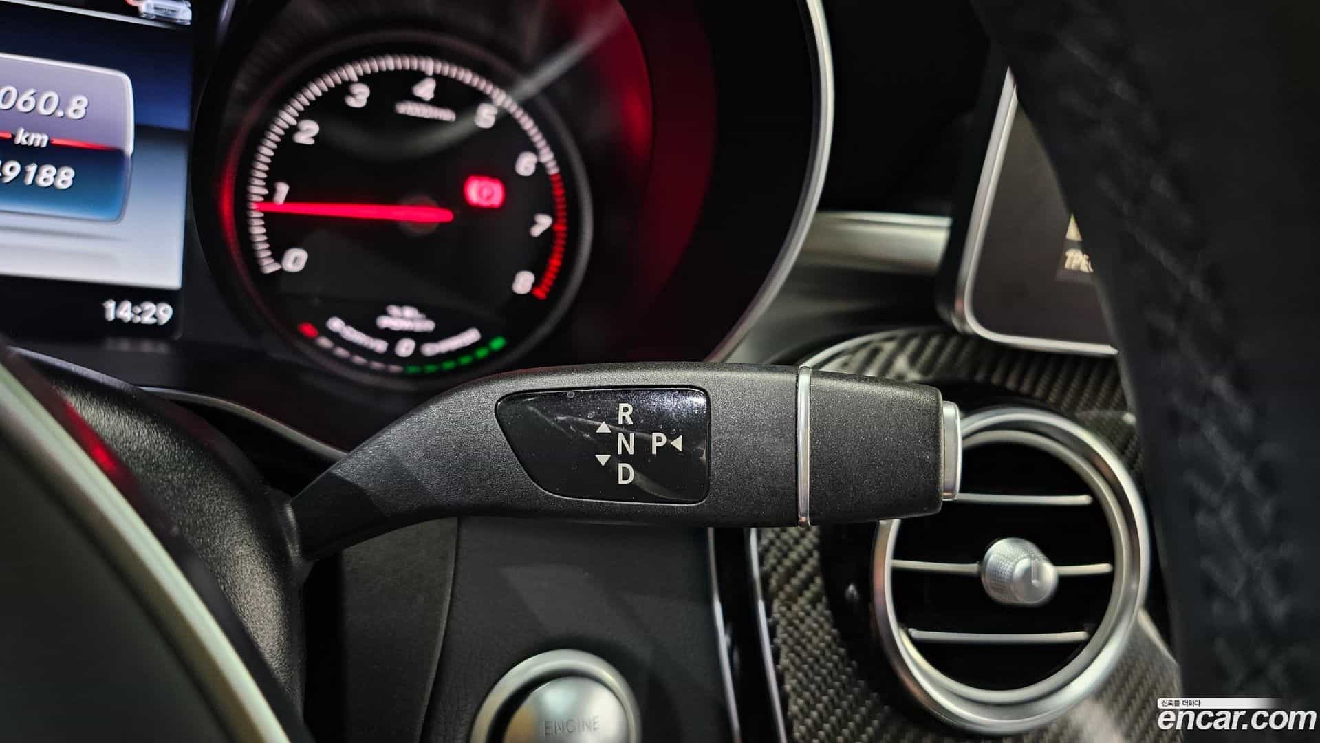 GLC-Class Mercedes-Benz 2018.11-INNER-009