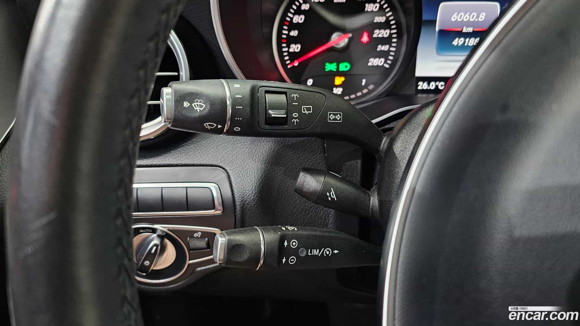GLC-Class Mercedes-Benz 2018.11-OPTION-021