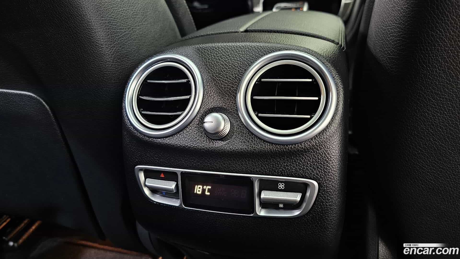 GLC-Class Mercedes-Benz 2018.11-OPTION-042