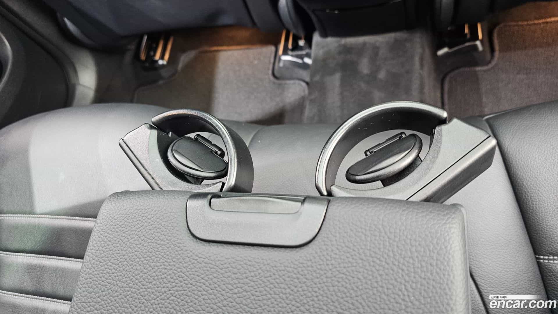 GLC-Class Mercedes-Benz 2018.11-OPTION-044