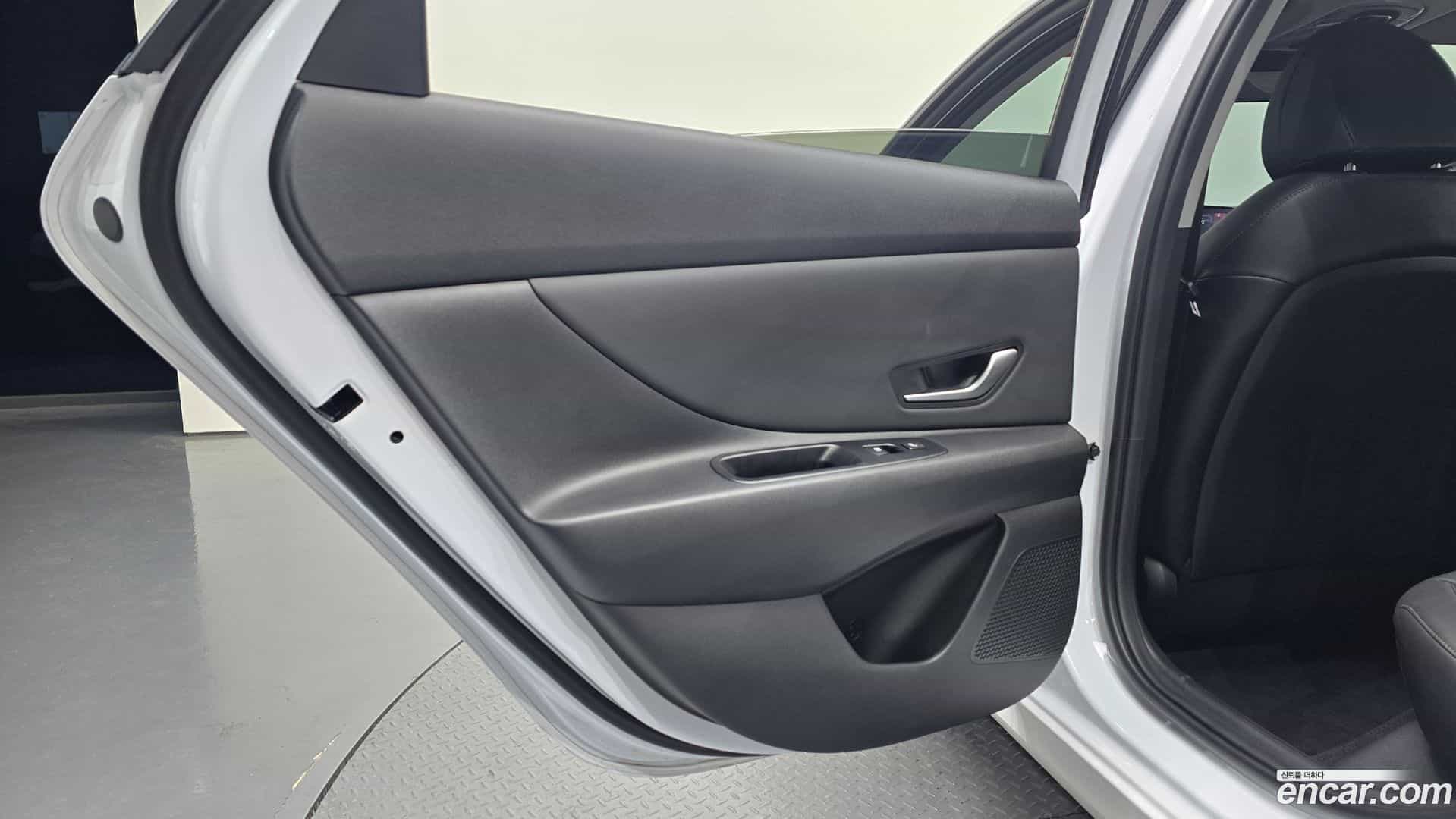 AVANTE Hyundai 2023.2-INNER-035