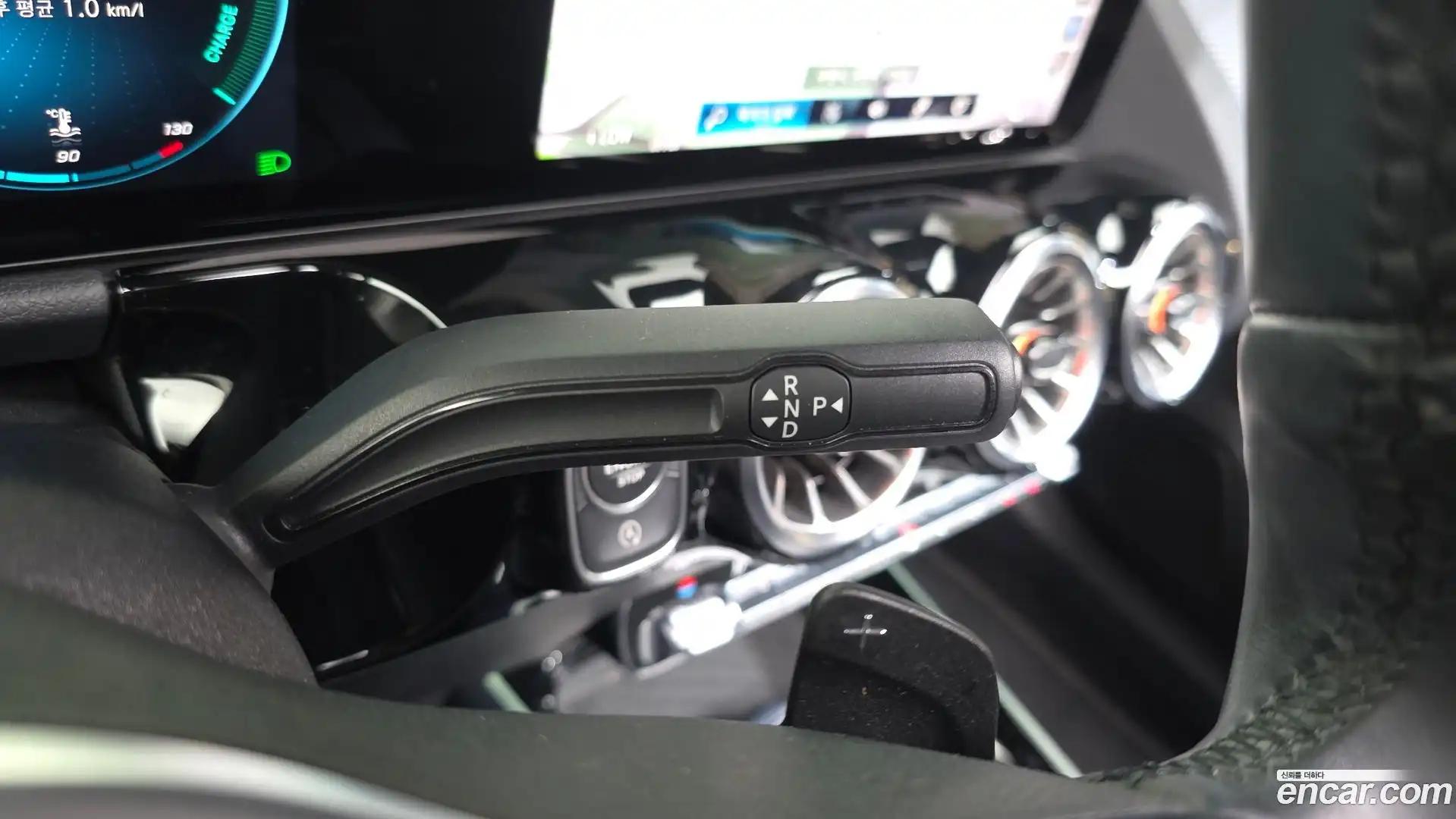 GLA-Class Mercedes-Benz 2021.7-INNER-009